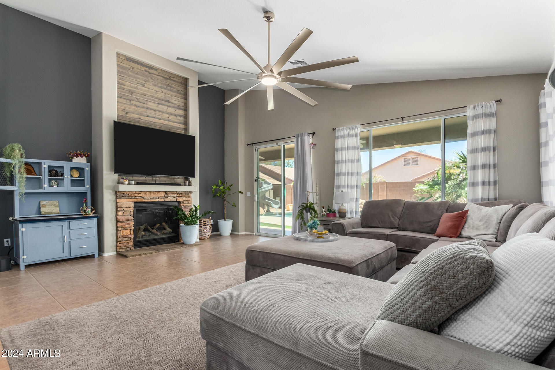 21675 E CAMINA PLATA --