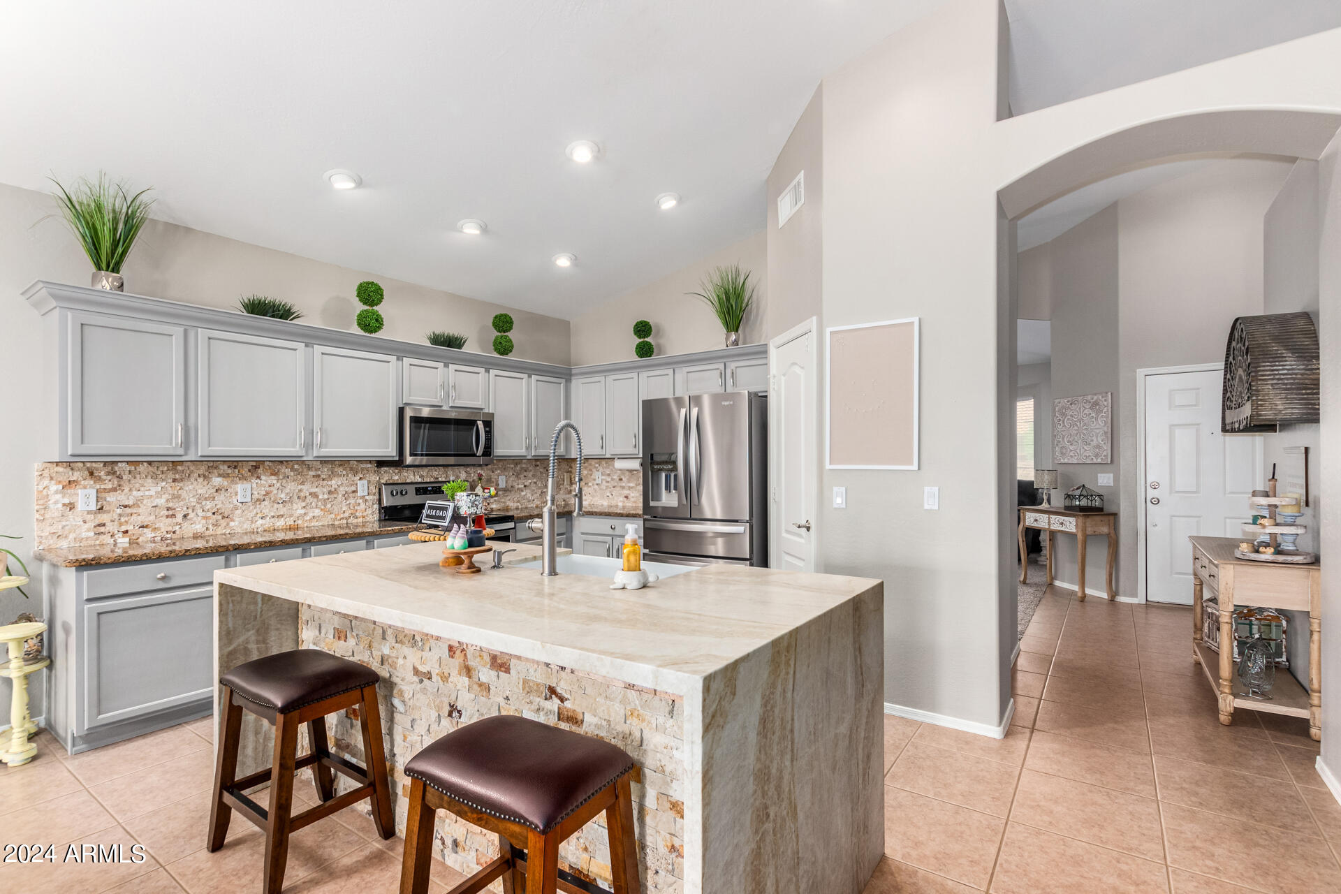 21675 E CAMINA PLATA --