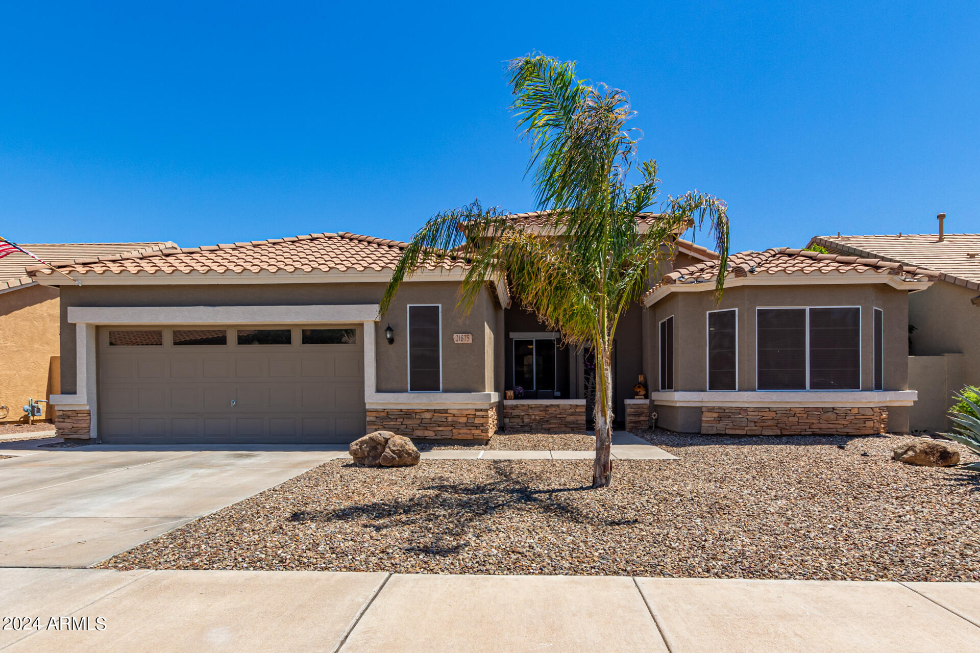 21675 E CAMINA PLATA --
