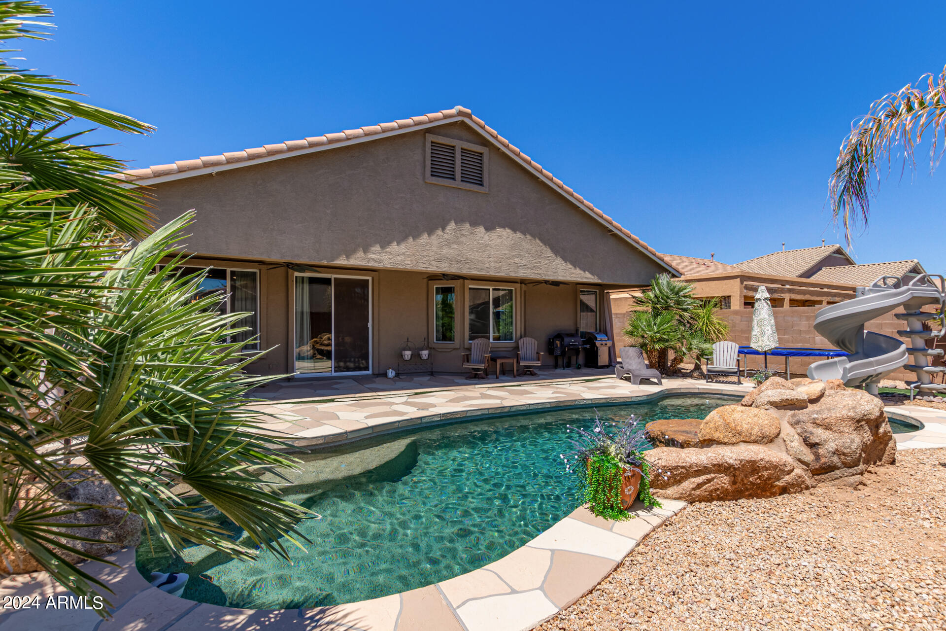 21675 E CAMINA PLATA --