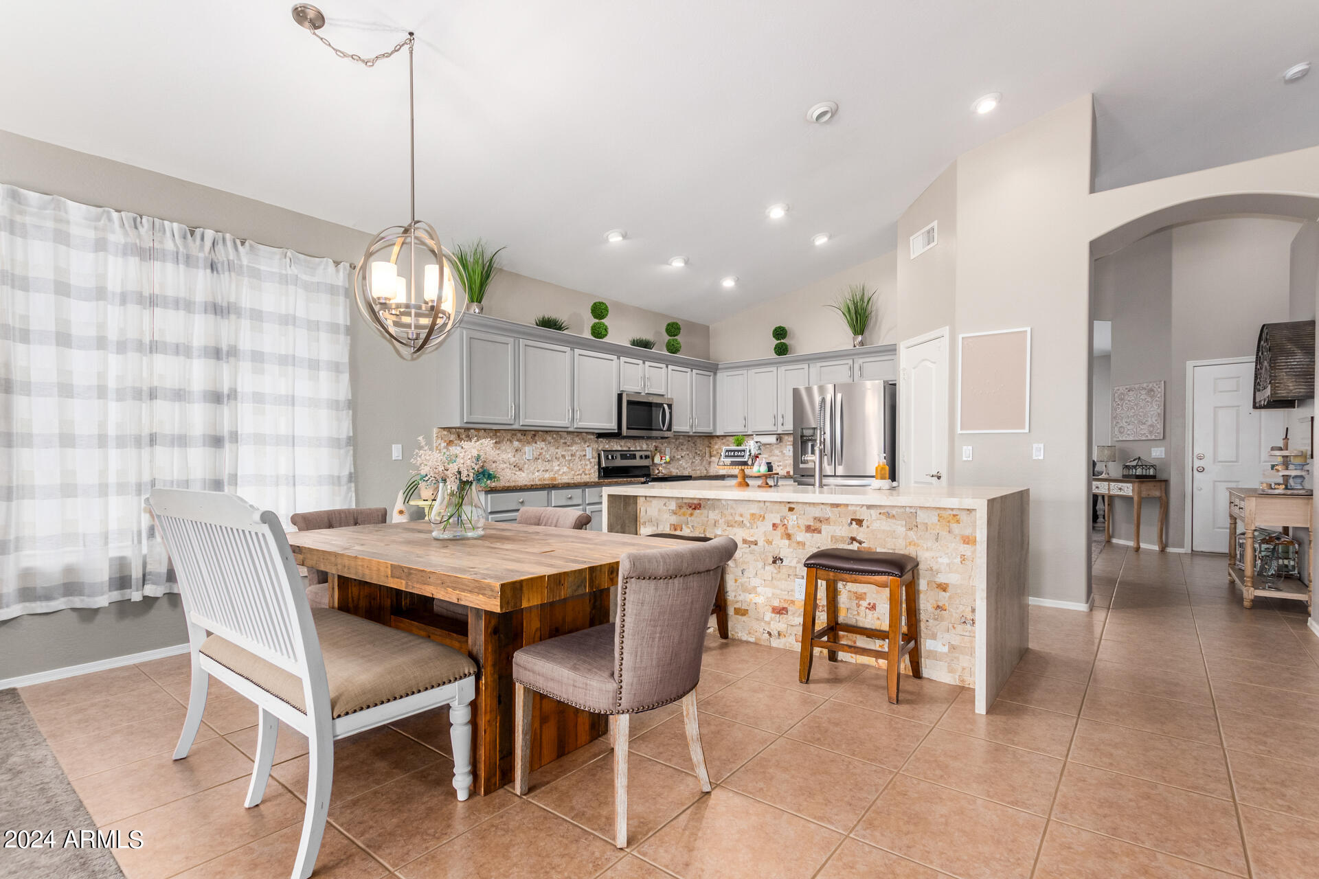 21675 E CAMINA PLATA --