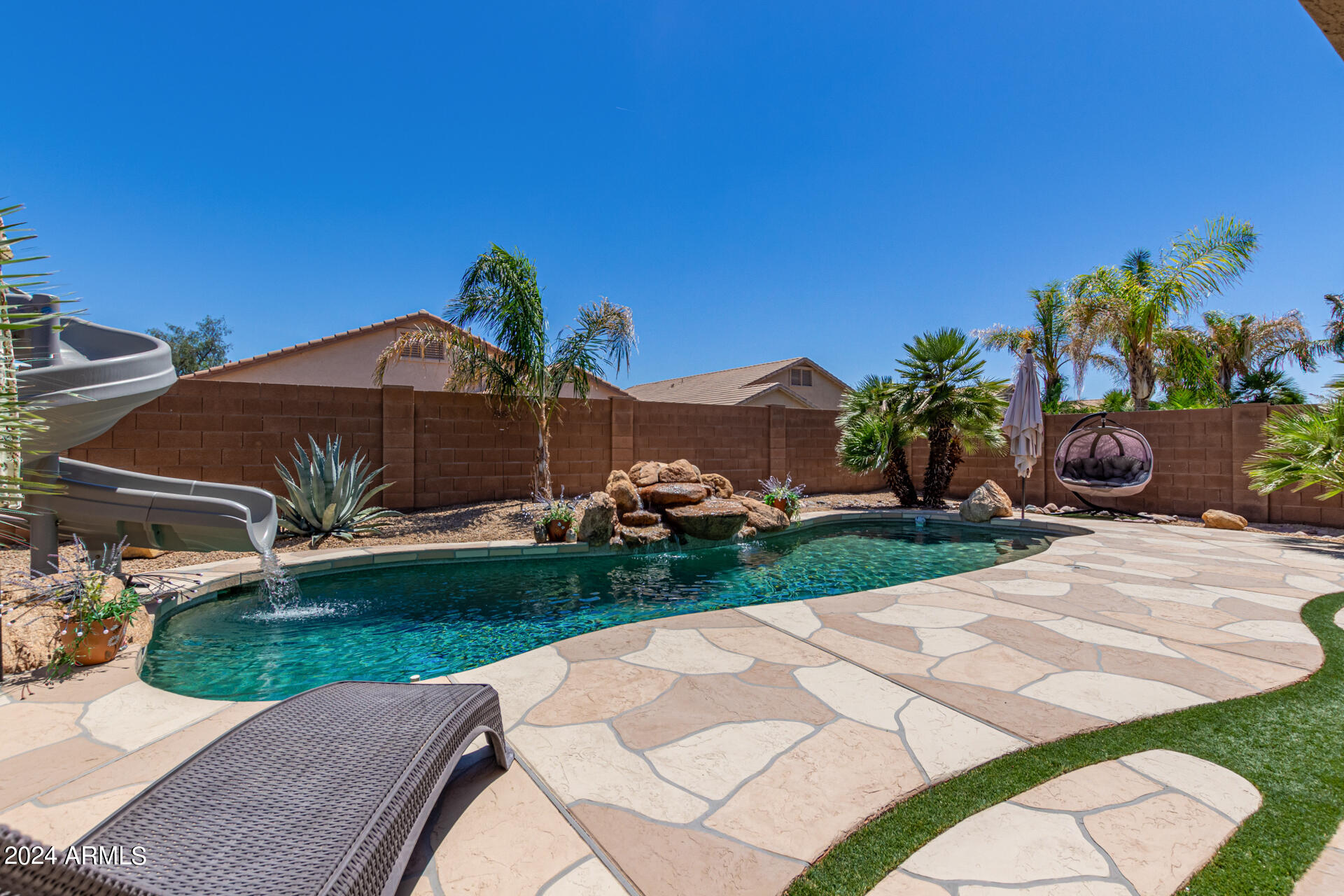 21675 E CAMINA PLATA --