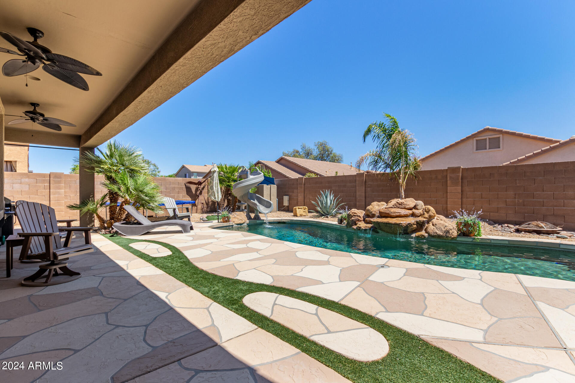 21675 E CAMINA PLATA --