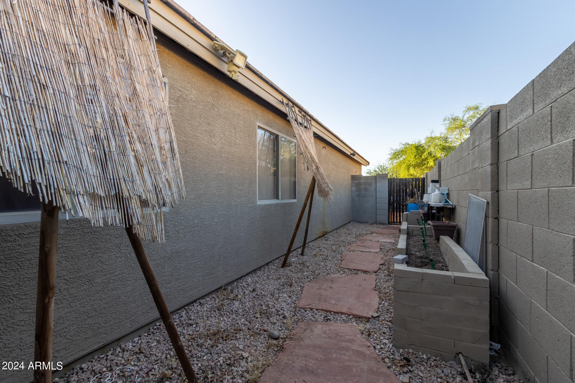 8755 W LOMA Lane
