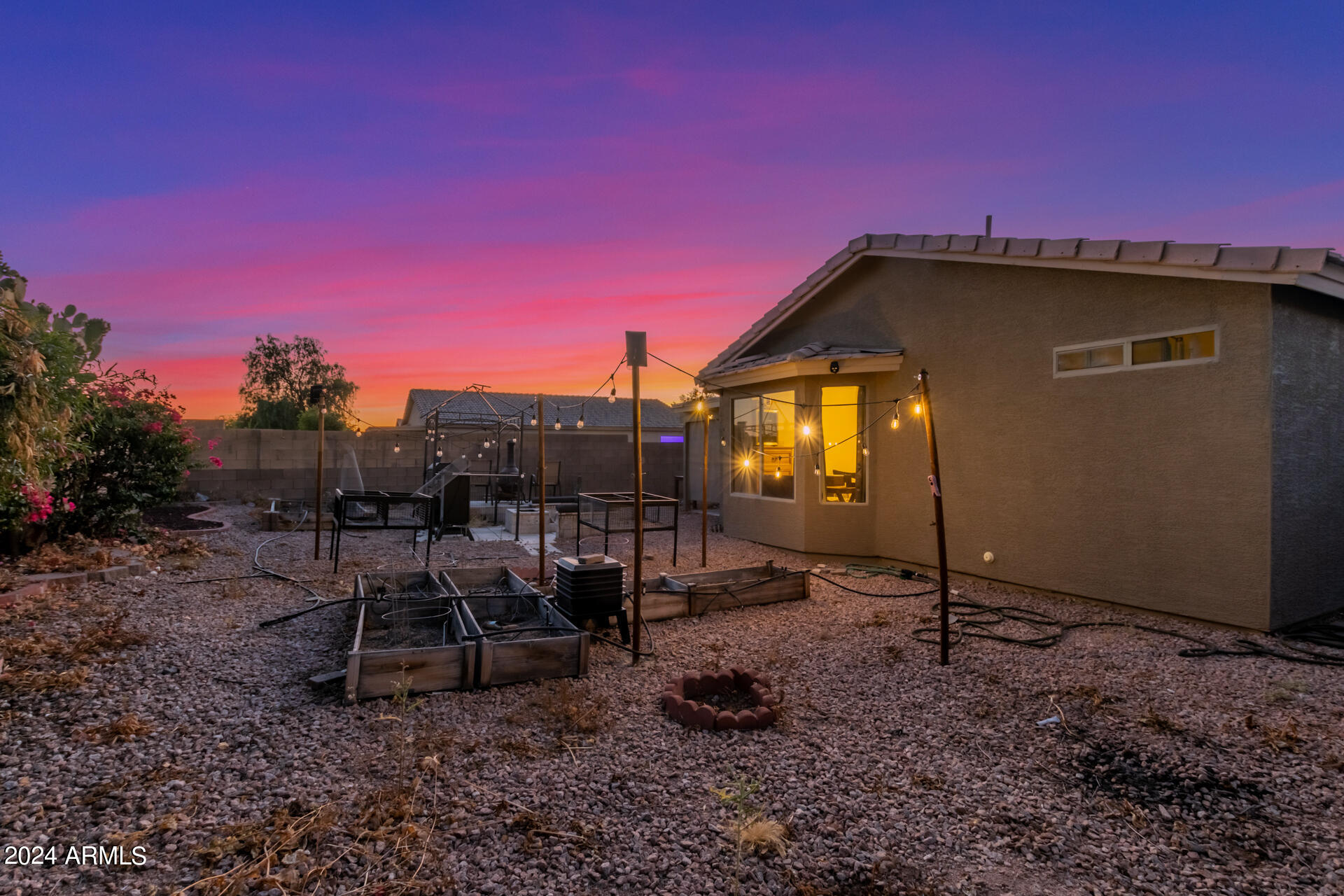 8755 W LOMA Lane
