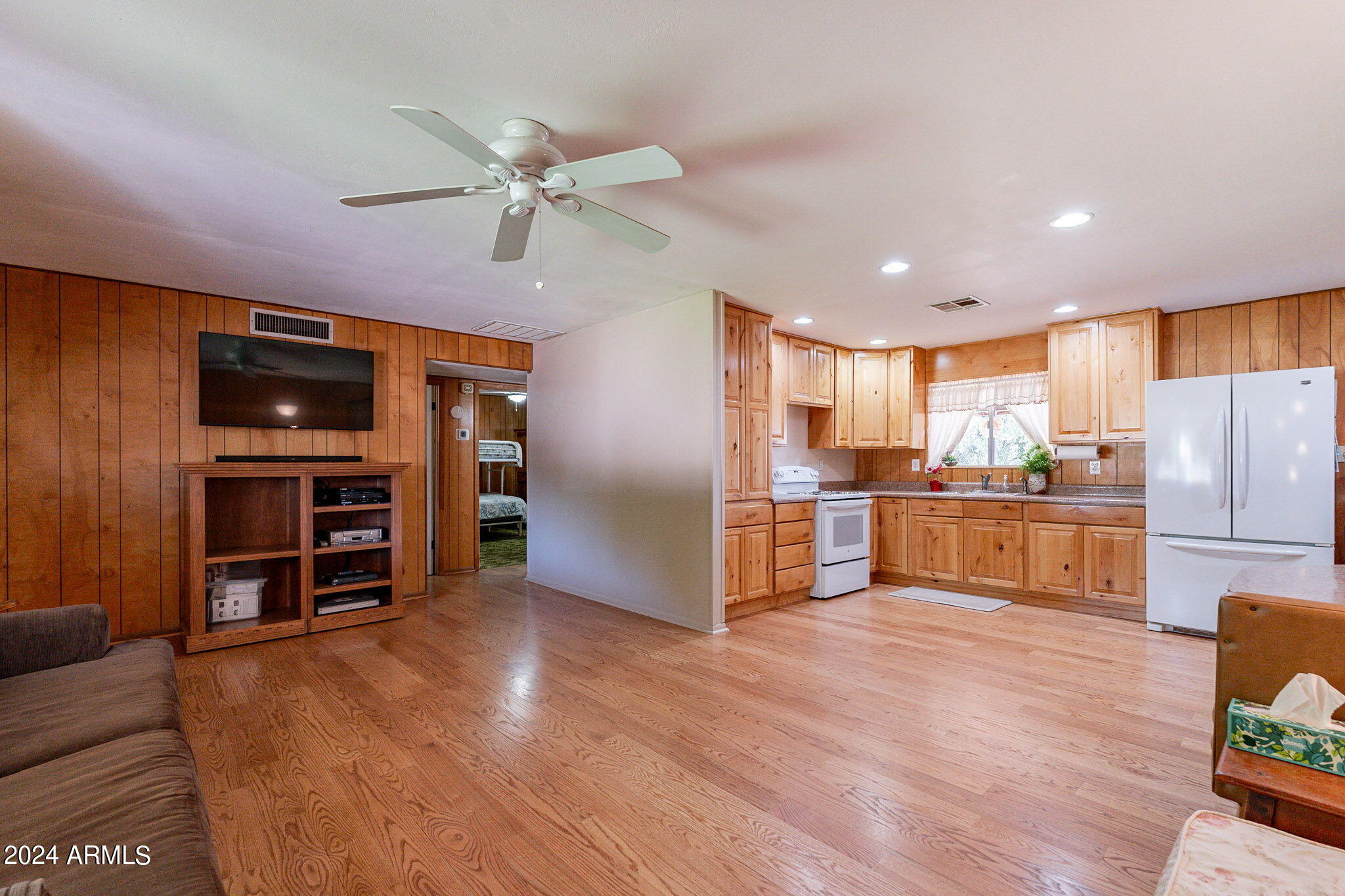 183 W FOREST Place