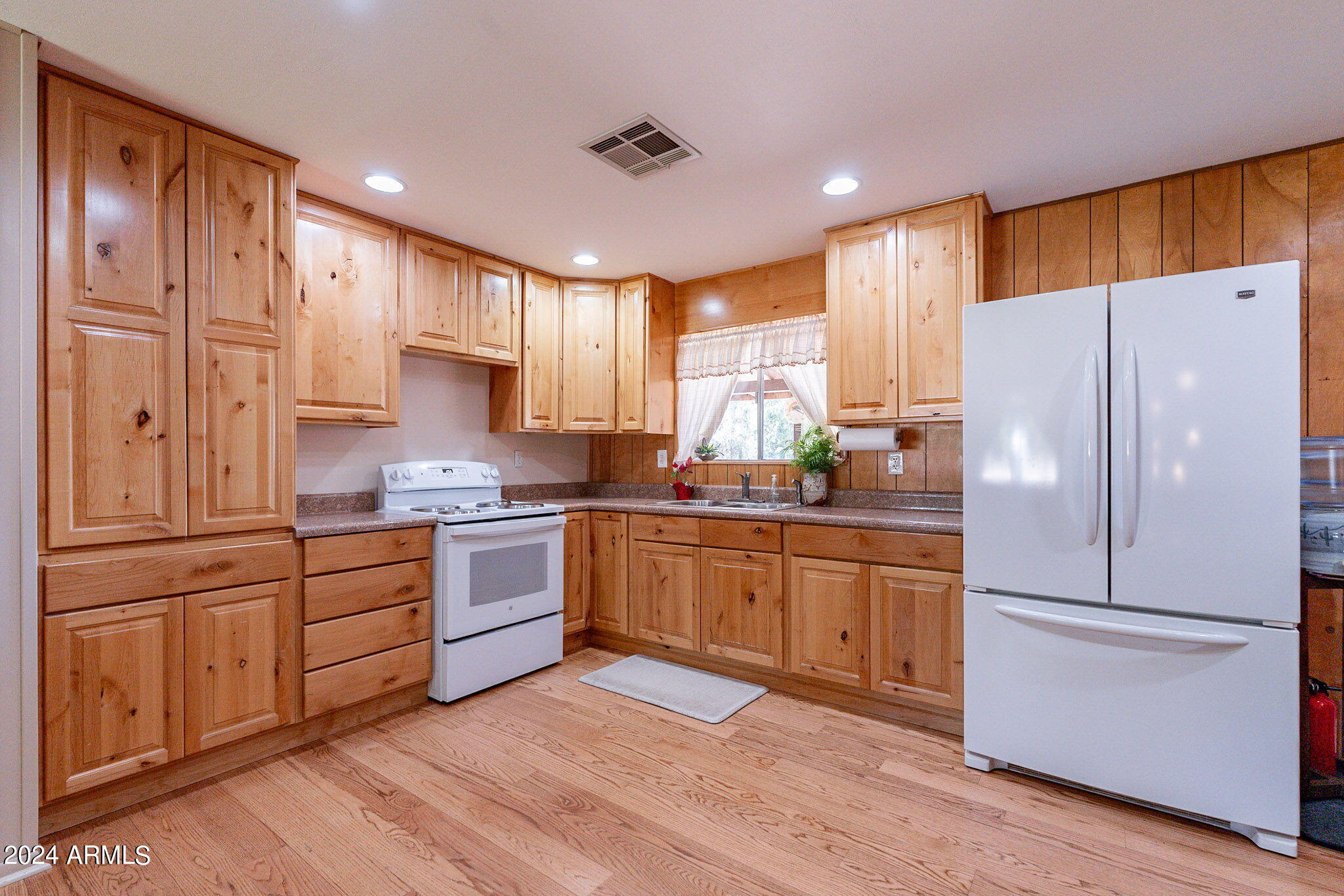 183 W FOREST Place