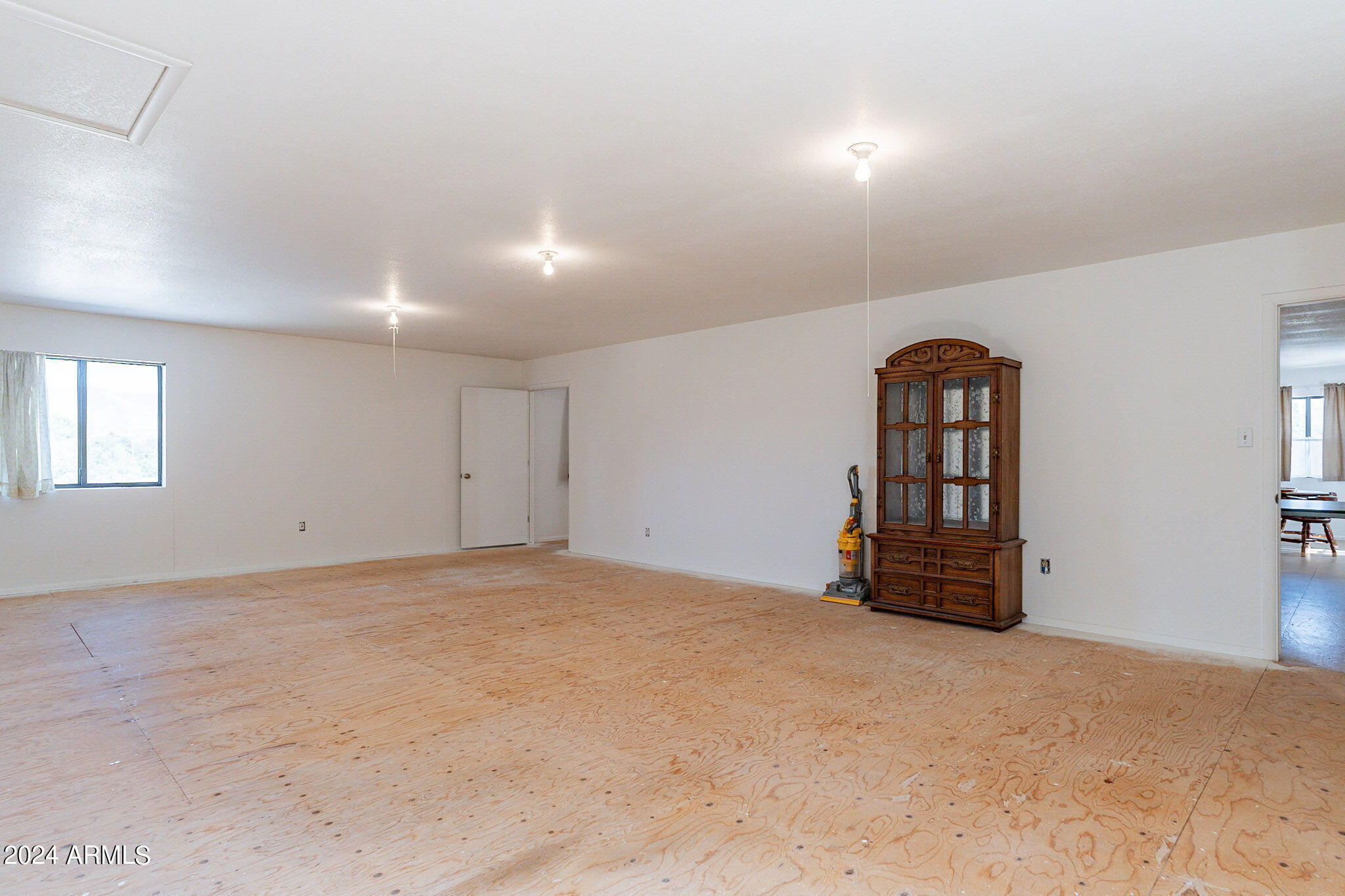 183 W FOREST Place