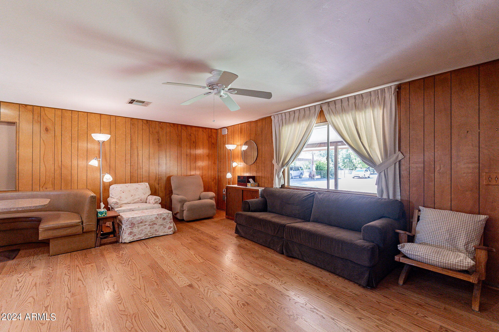 183 W FOREST Place