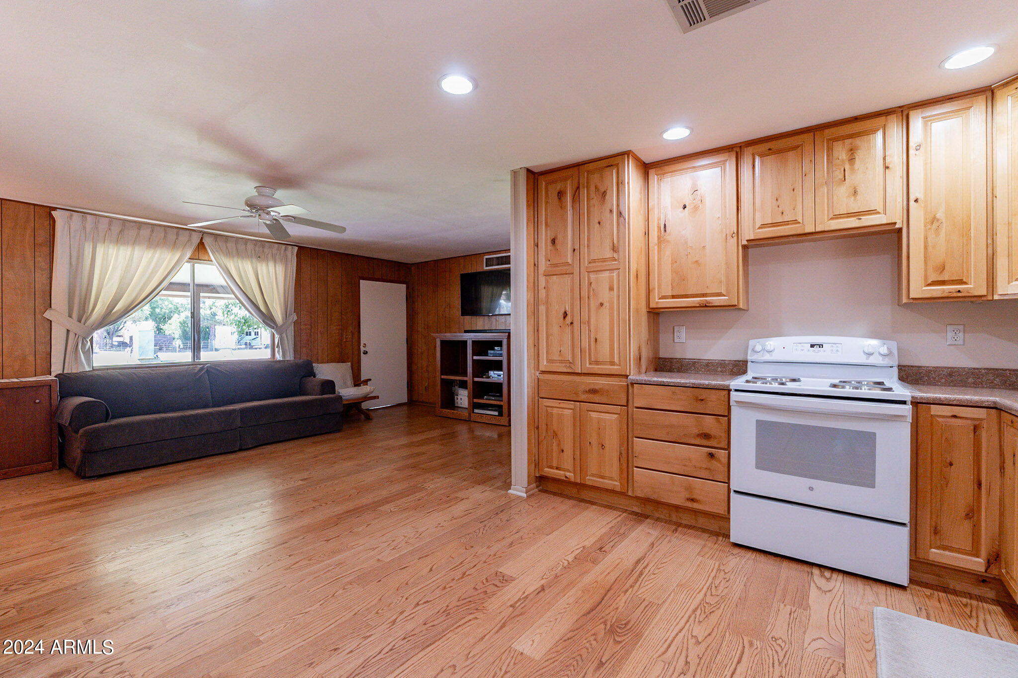 183 W FOREST Place
