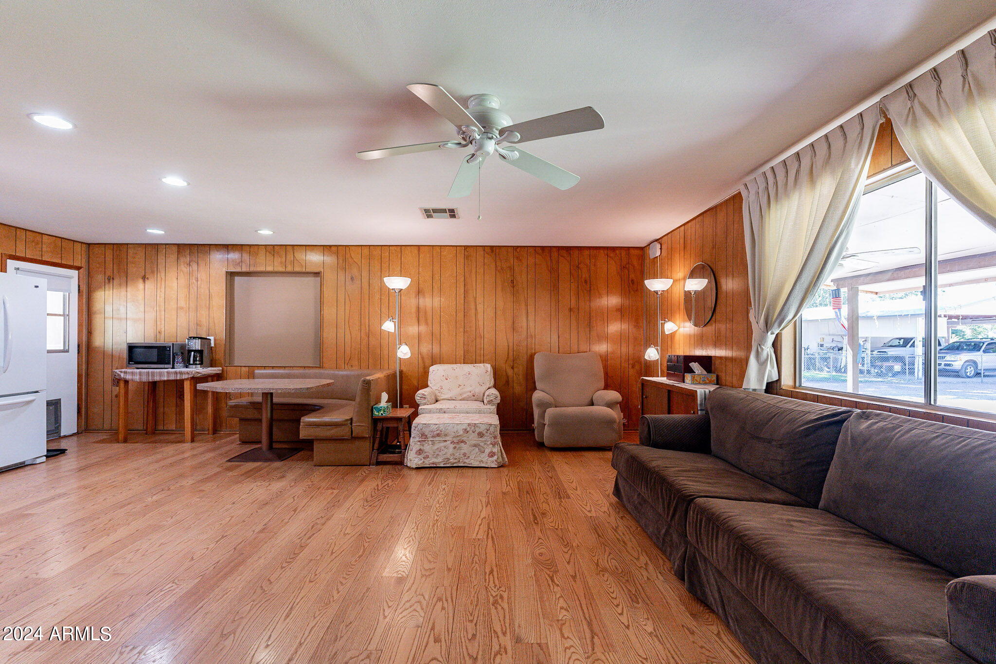 183 W FOREST Place