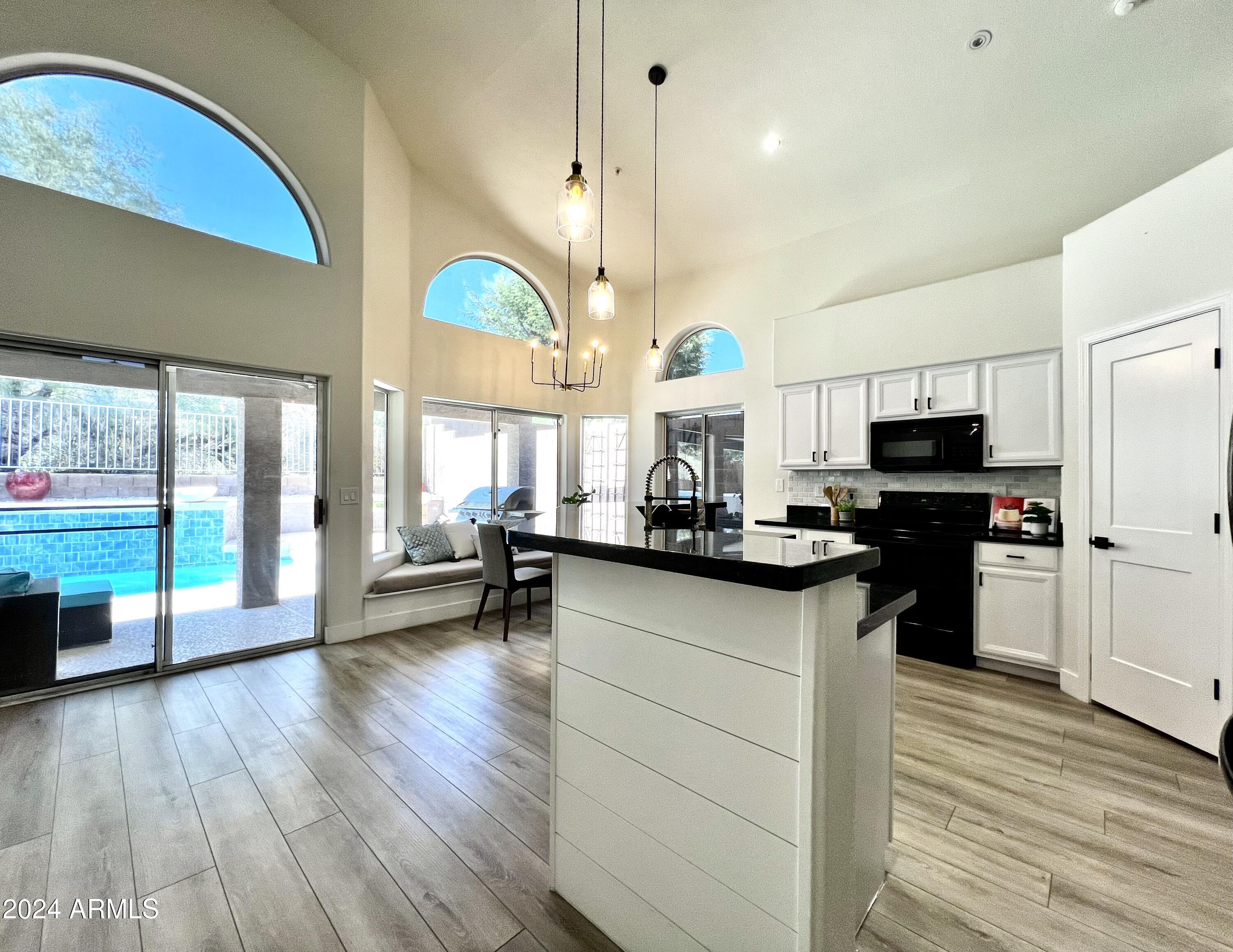 7336 E SAND HILLS Road