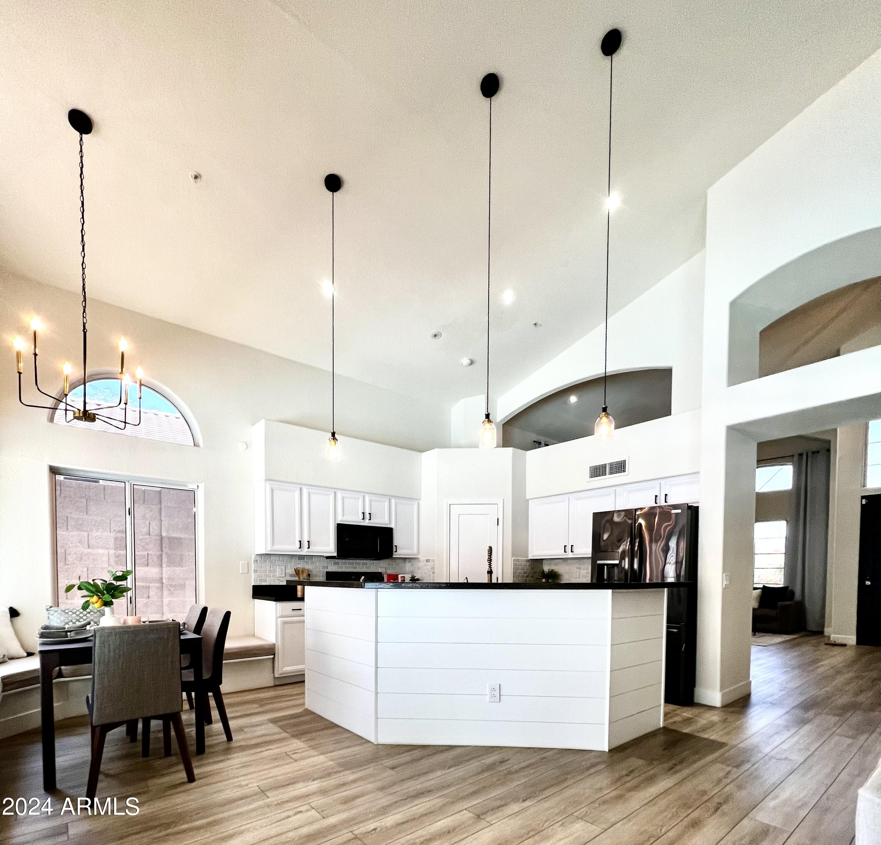 7336 E SAND HILLS Road