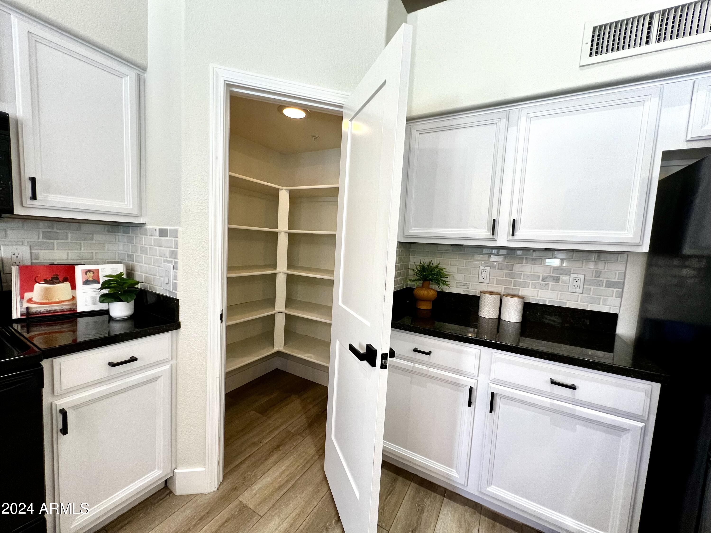 7336 E SAND HILLS Road