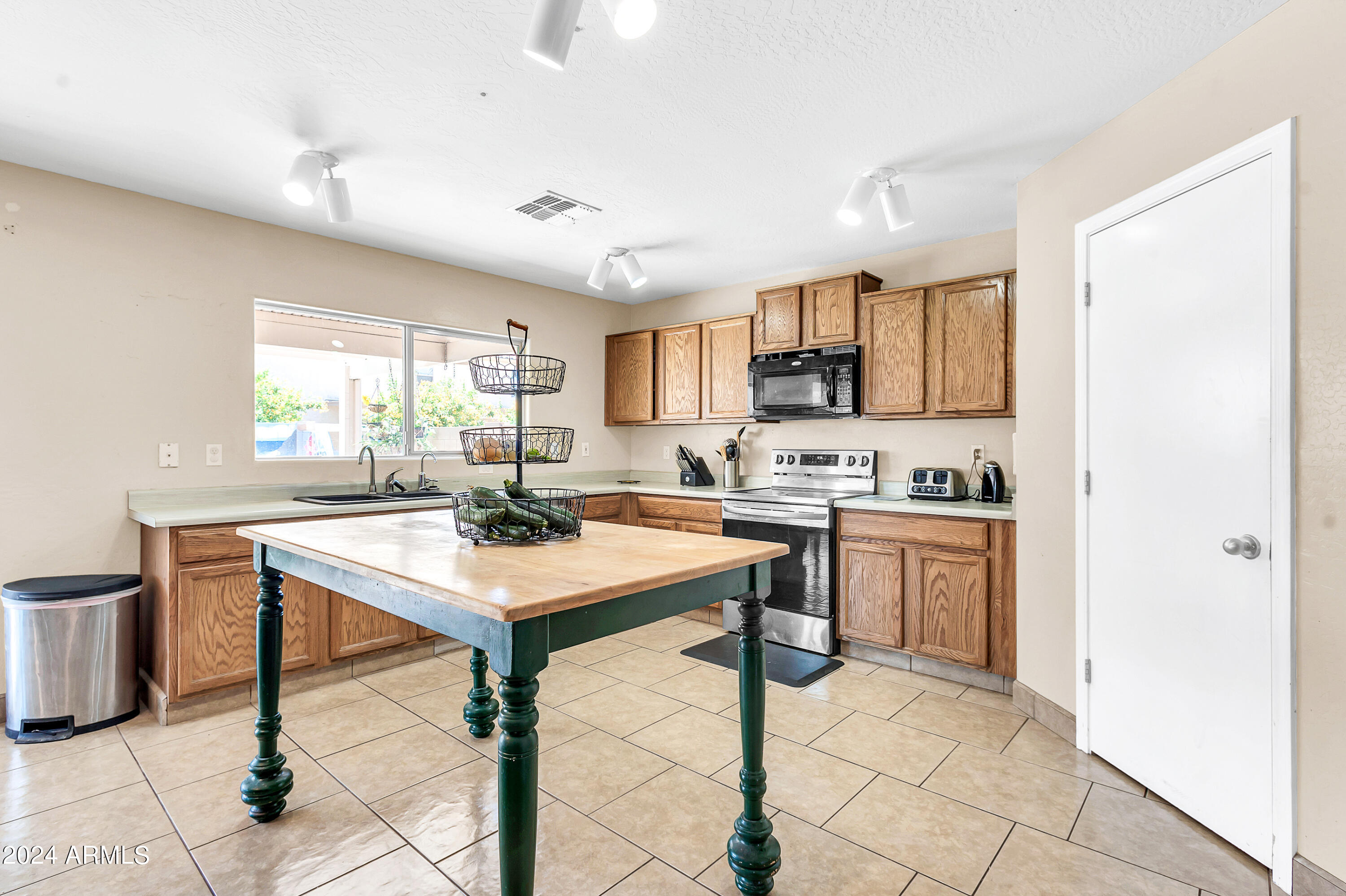 1215 W OCOTILLO Street