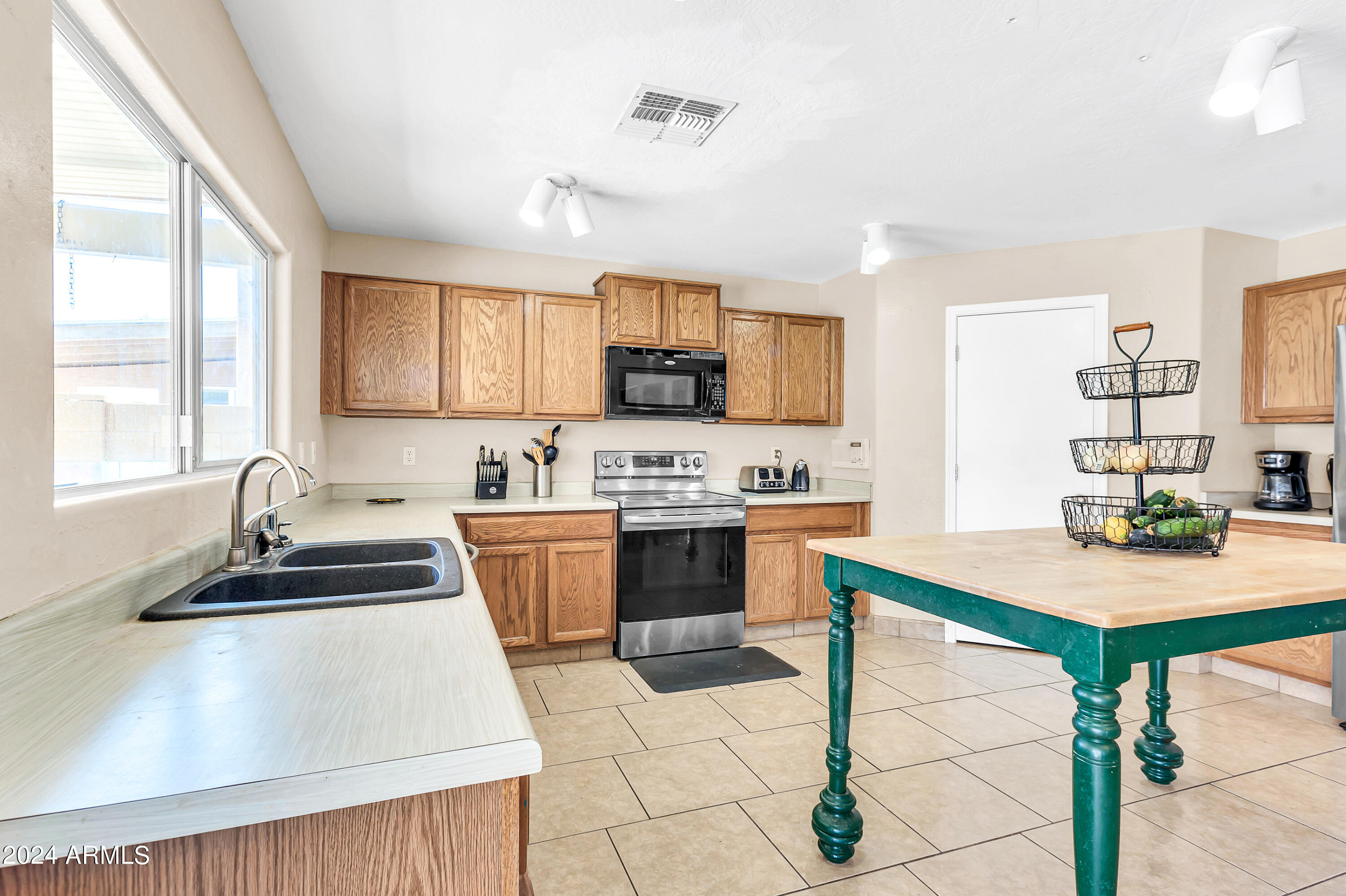 1215 W OCOTILLO Street