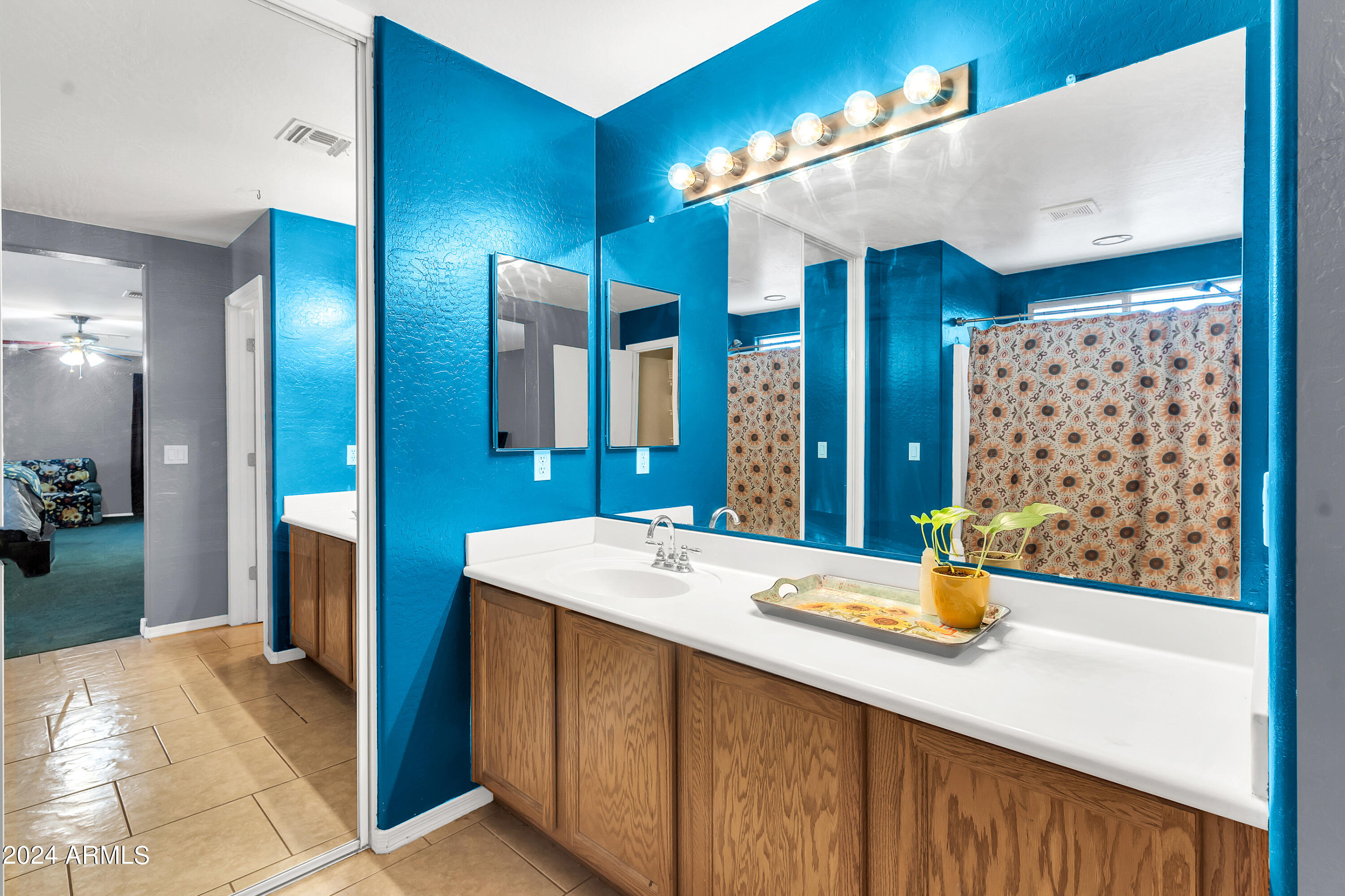 1215 W OCOTILLO Street