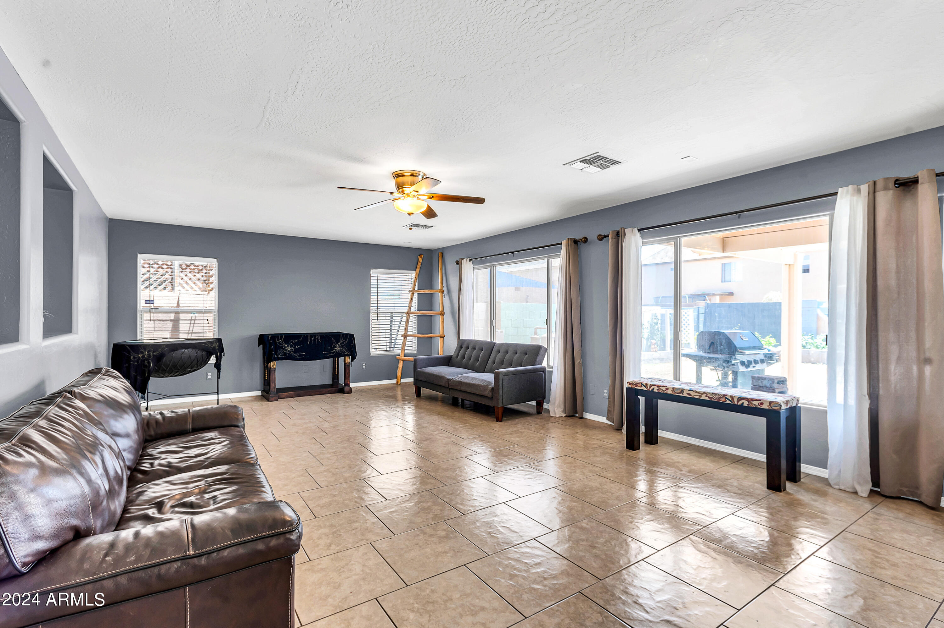 1215 W OCOTILLO Street