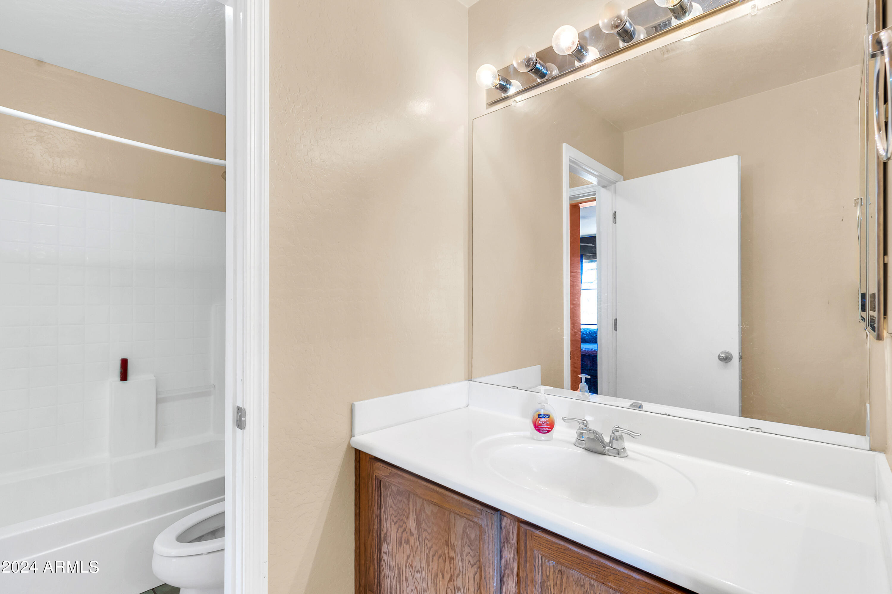 1215 W OCOTILLO Street