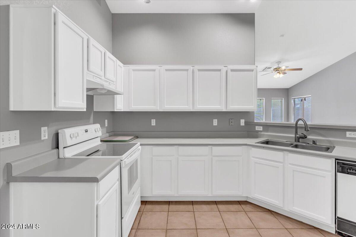 10932 W PUGET Avenue