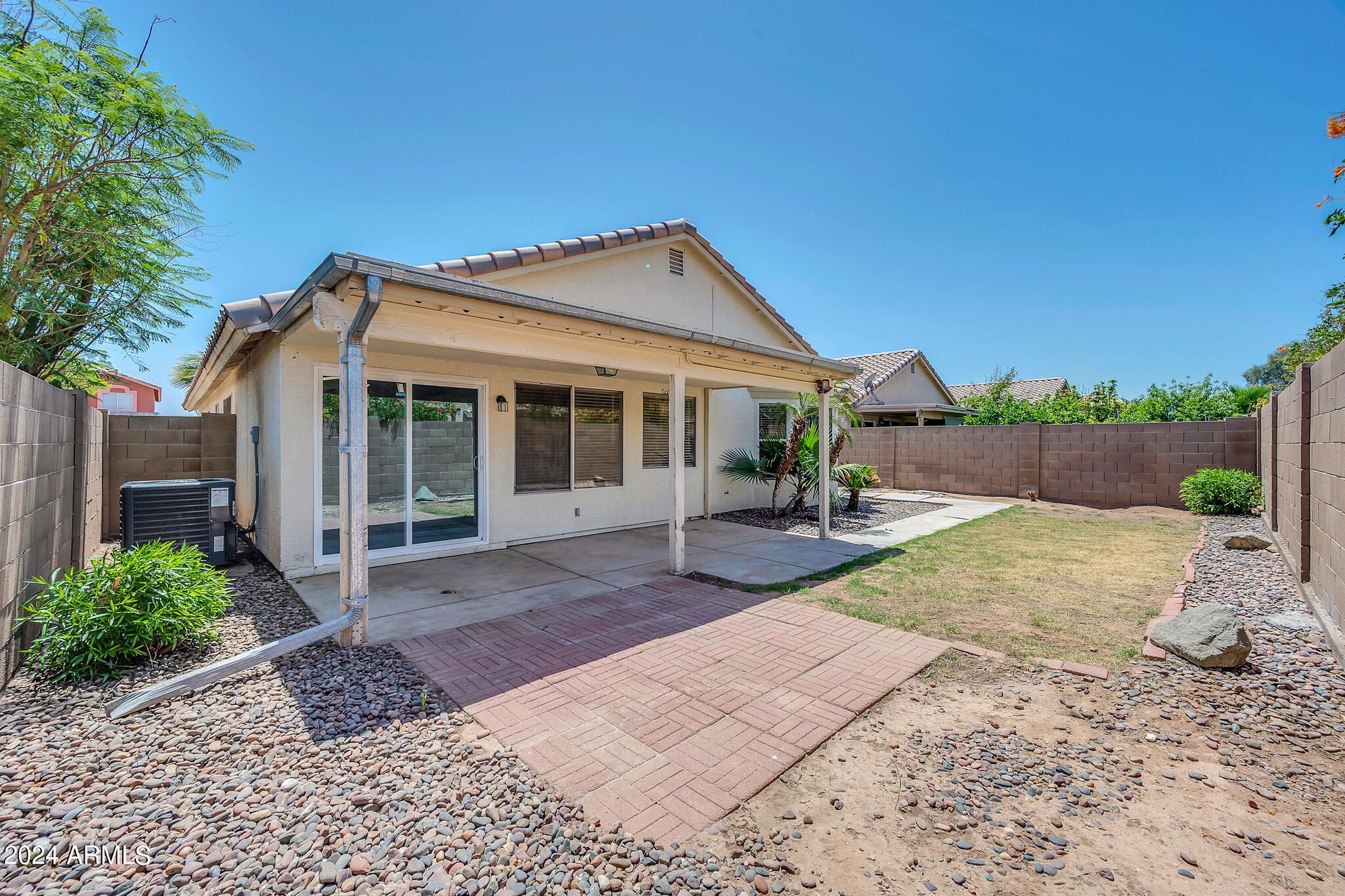 960 E GARY Drive