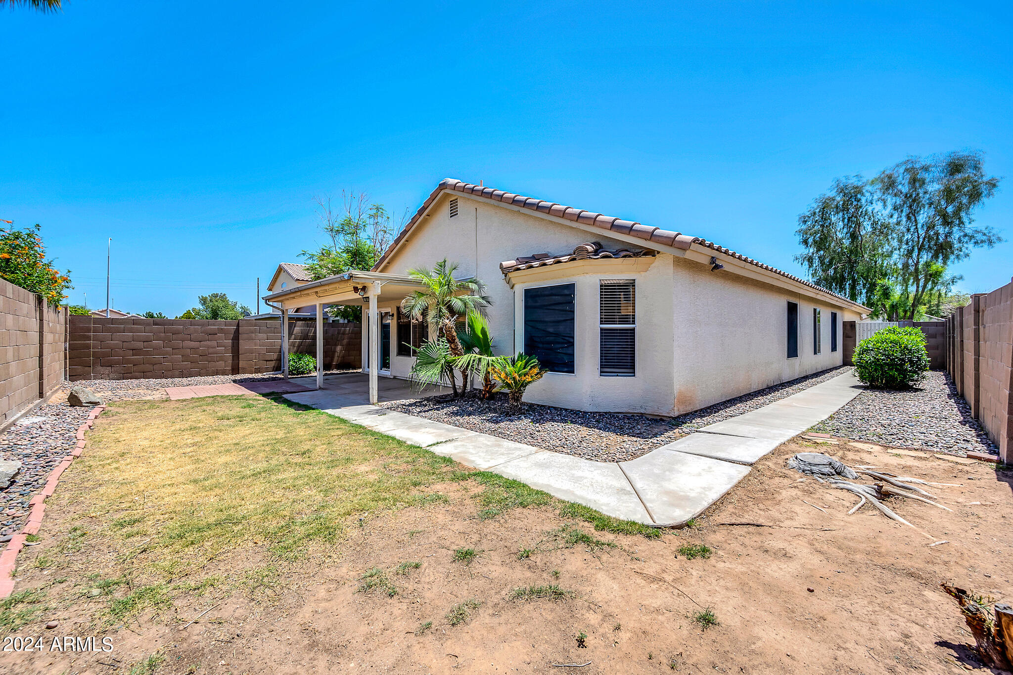 960 E GARY Drive