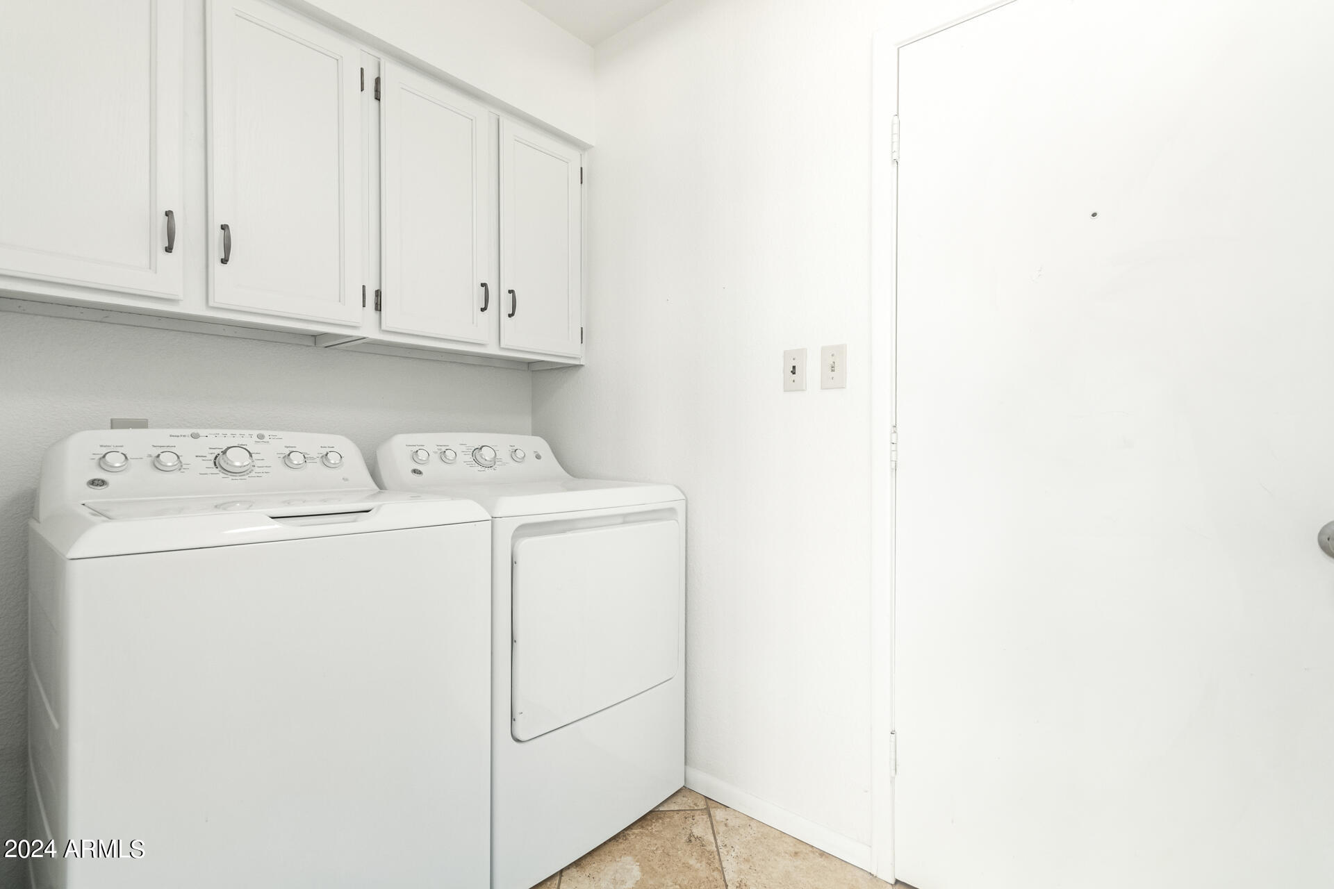 2365 W PORTOBELLO Avenue