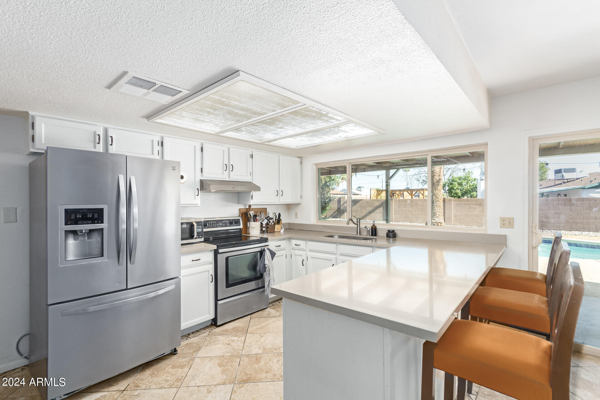 2365 W PORTOBELLO Avenue