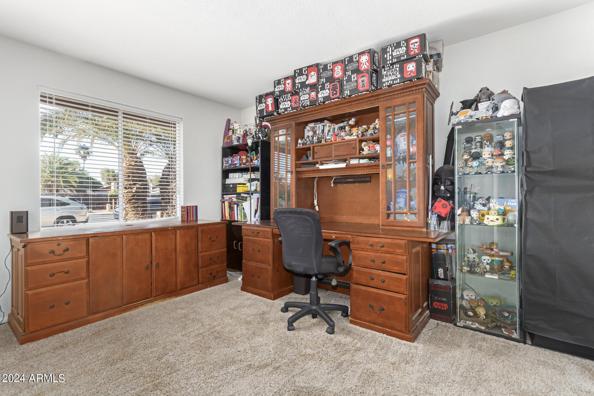 2365 W PORTOBELLO Avenue