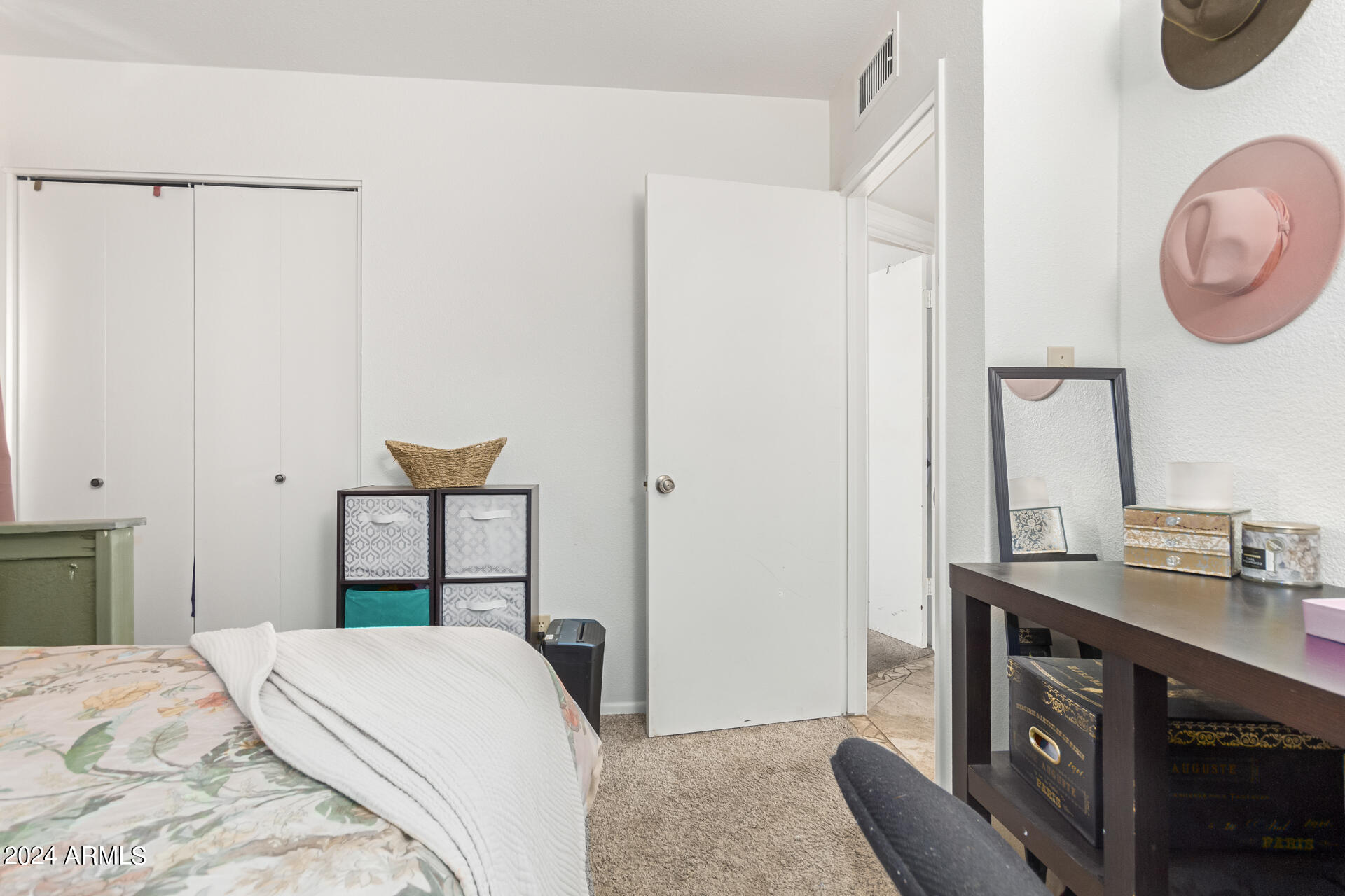 2365 W PORTOBELLO Avenue