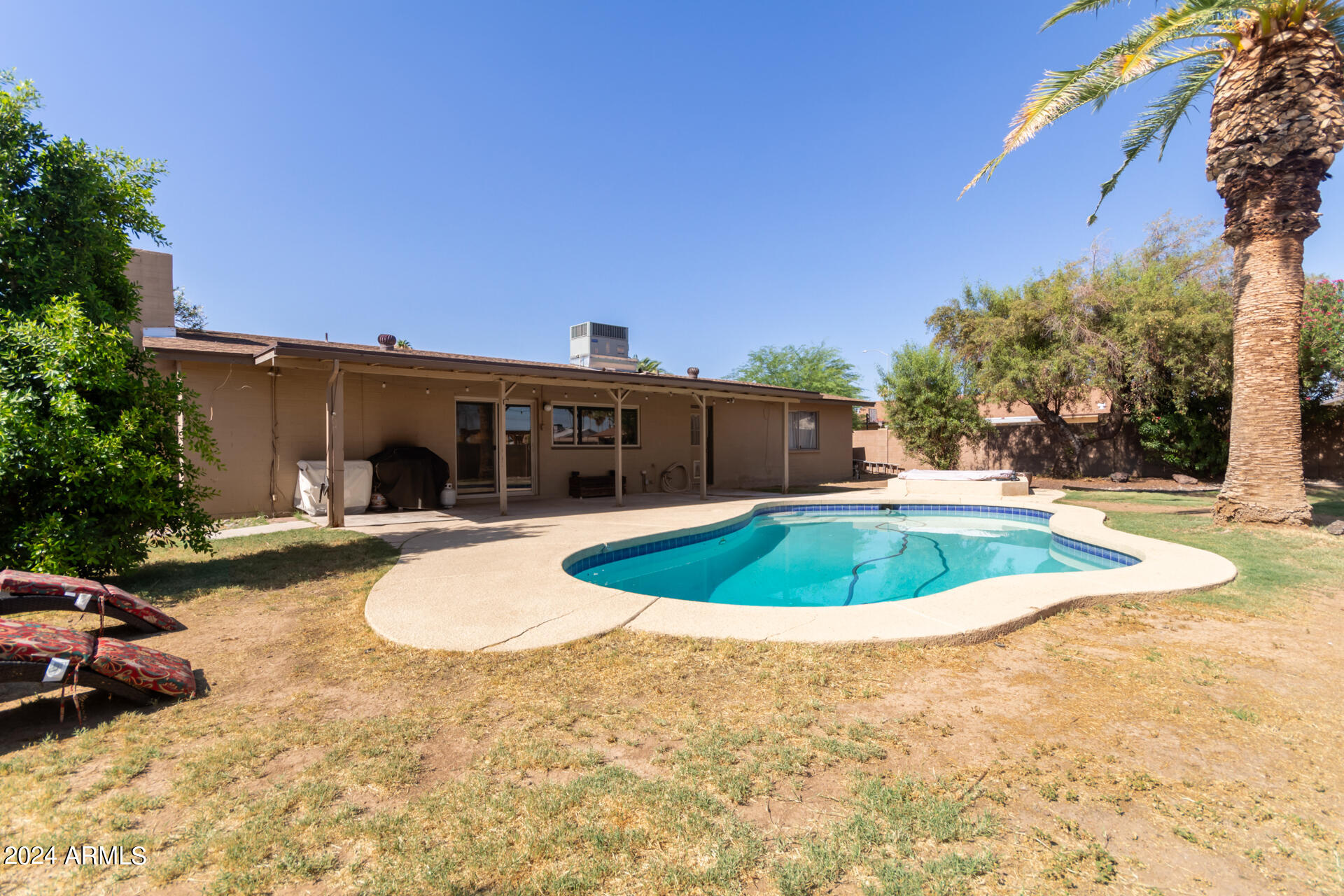 2365 W PORTOBELLO Avenue