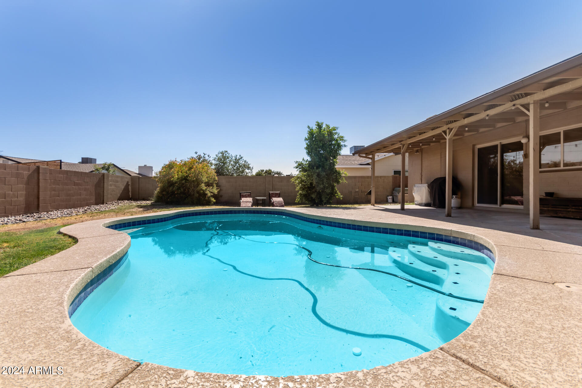 2365 W PORTOBELLO Avenue