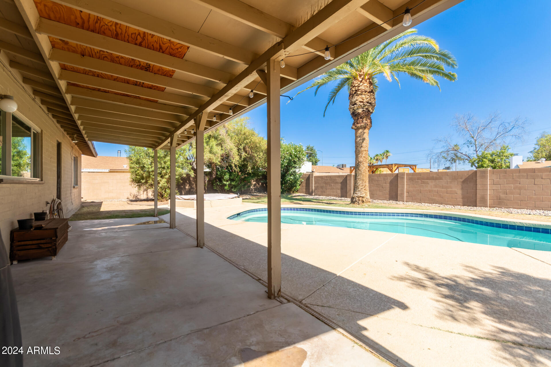 2365 W PORTOBELLO Avenue