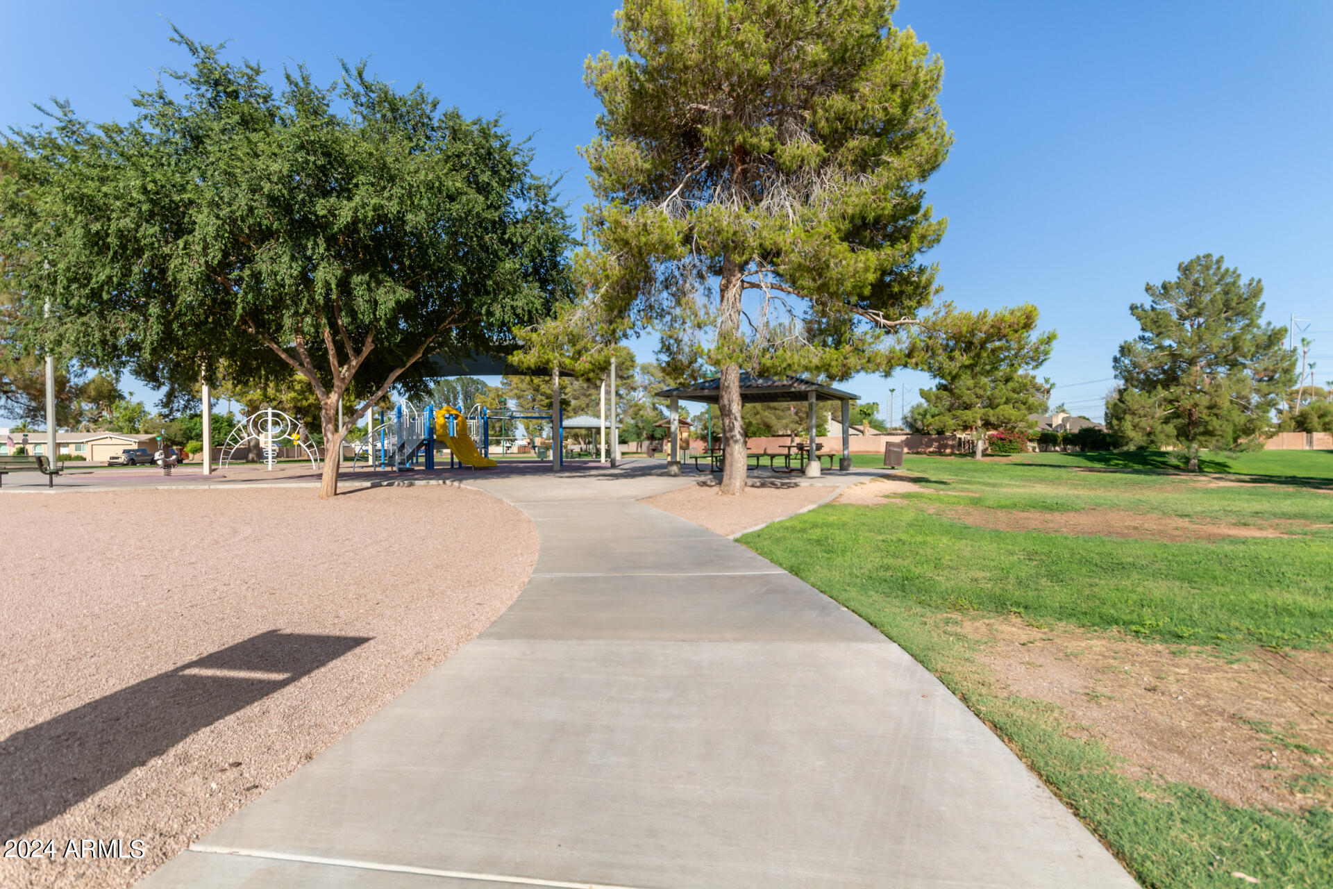 2365 W PORTOBELLO Avenue