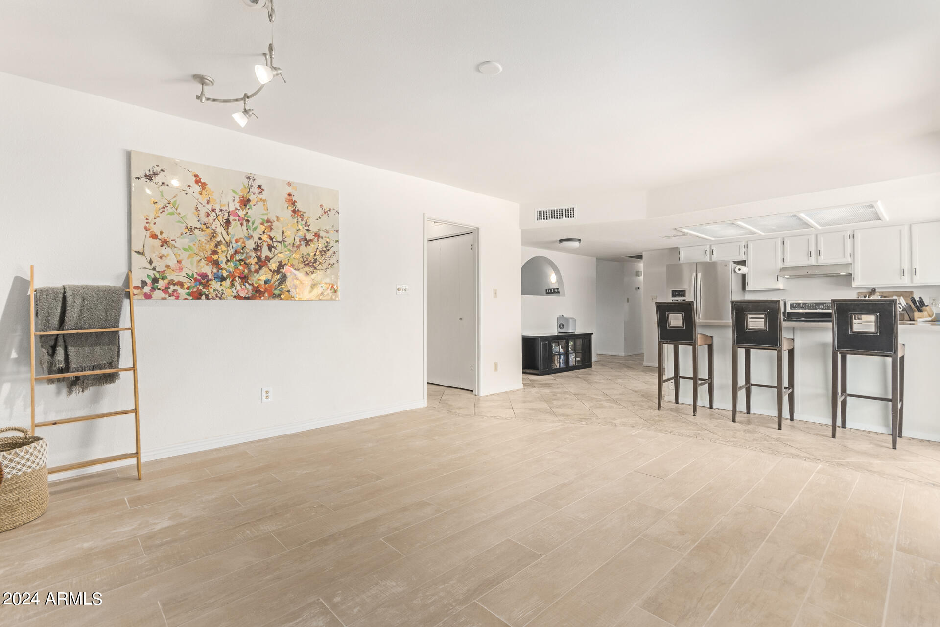 2365 W PORTOBELLO Avenue