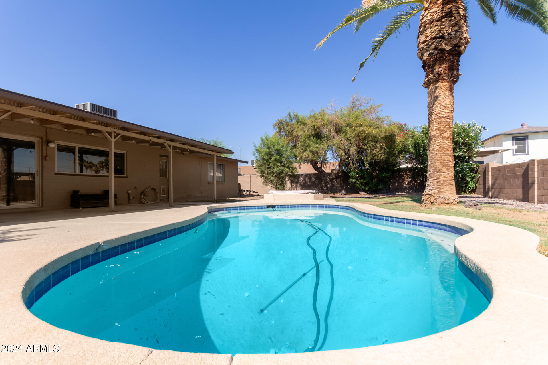 2365 W PORTOBELLO Avenue