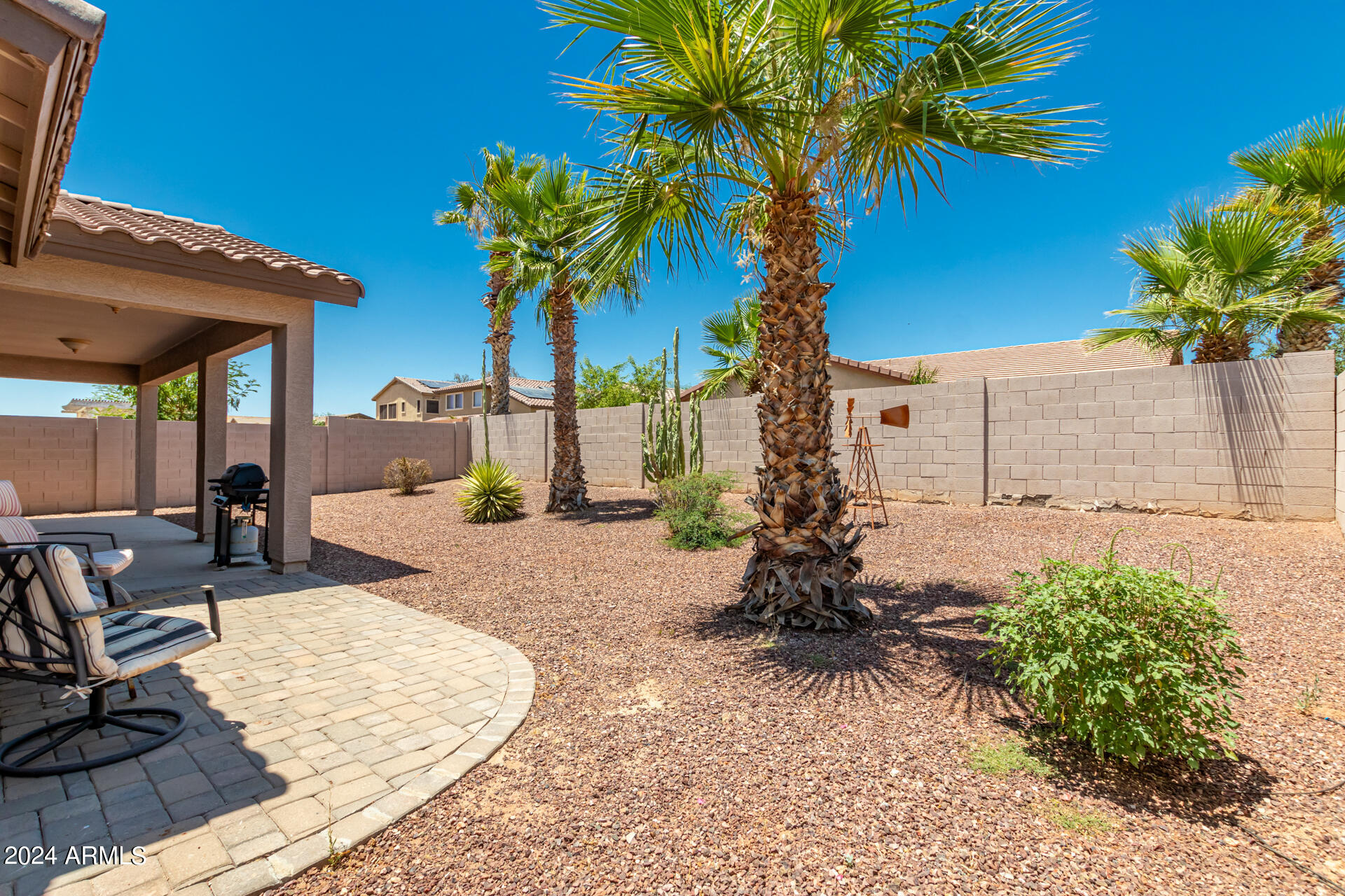 25546 W ST JAMES Avenue