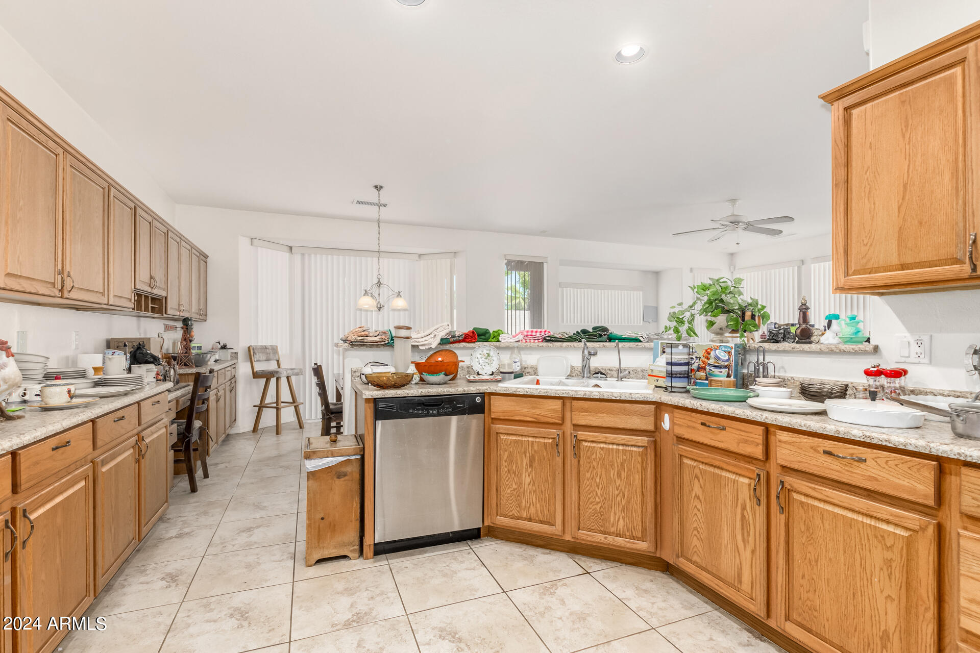 25546 W ST JAMES Avenue