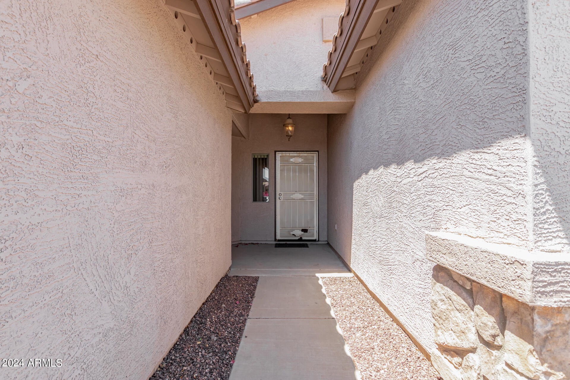 25546 W ST JAMES Avenue