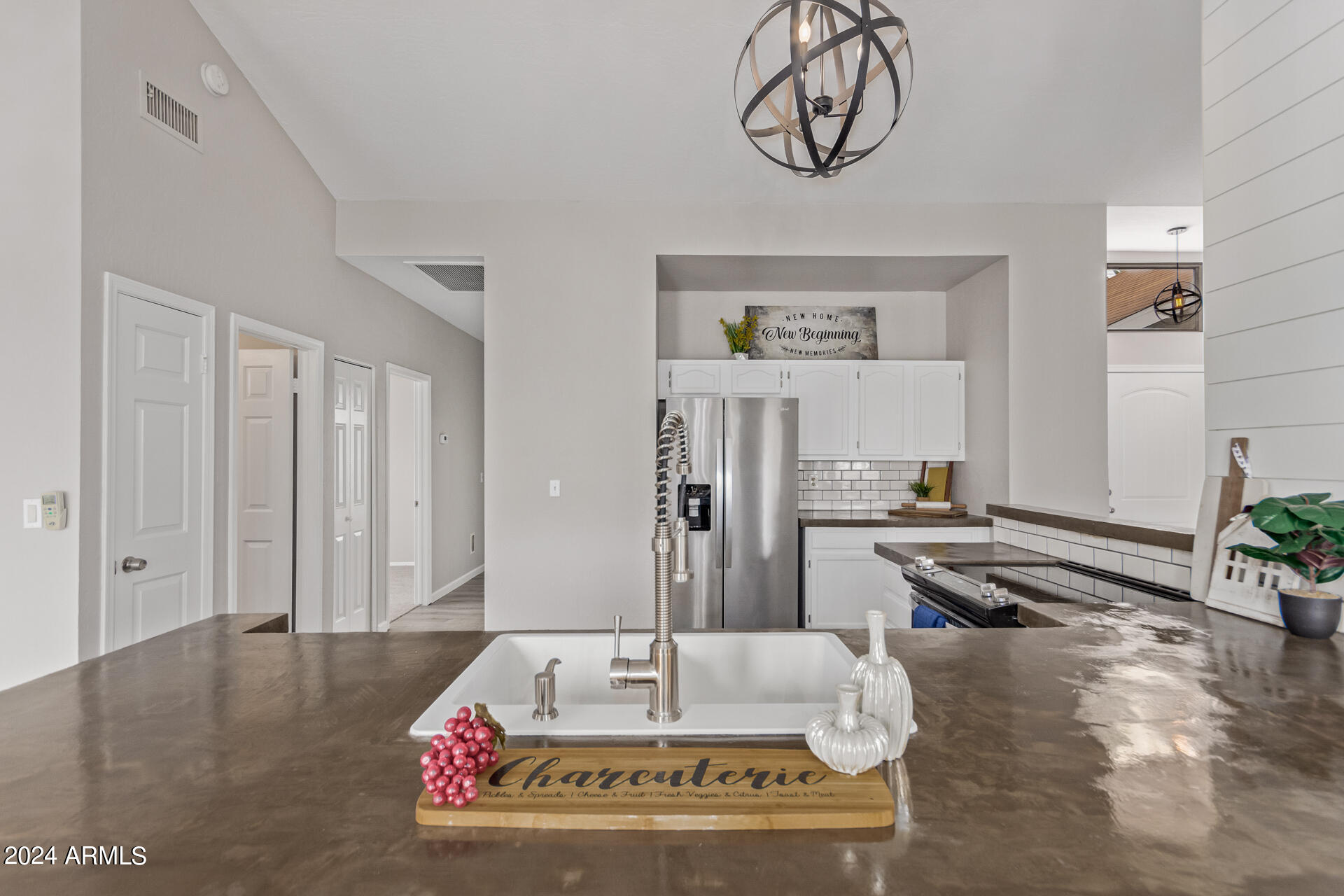 6150 W DEL RIO Street