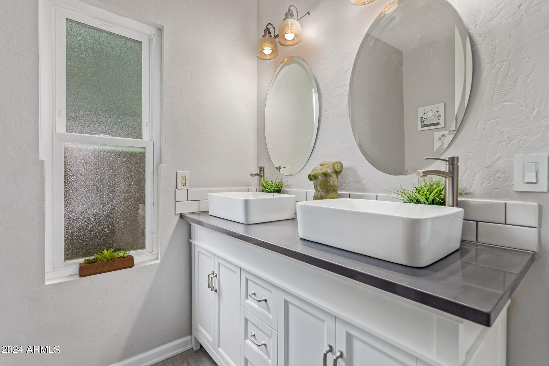 6150 W DEL RIO Street