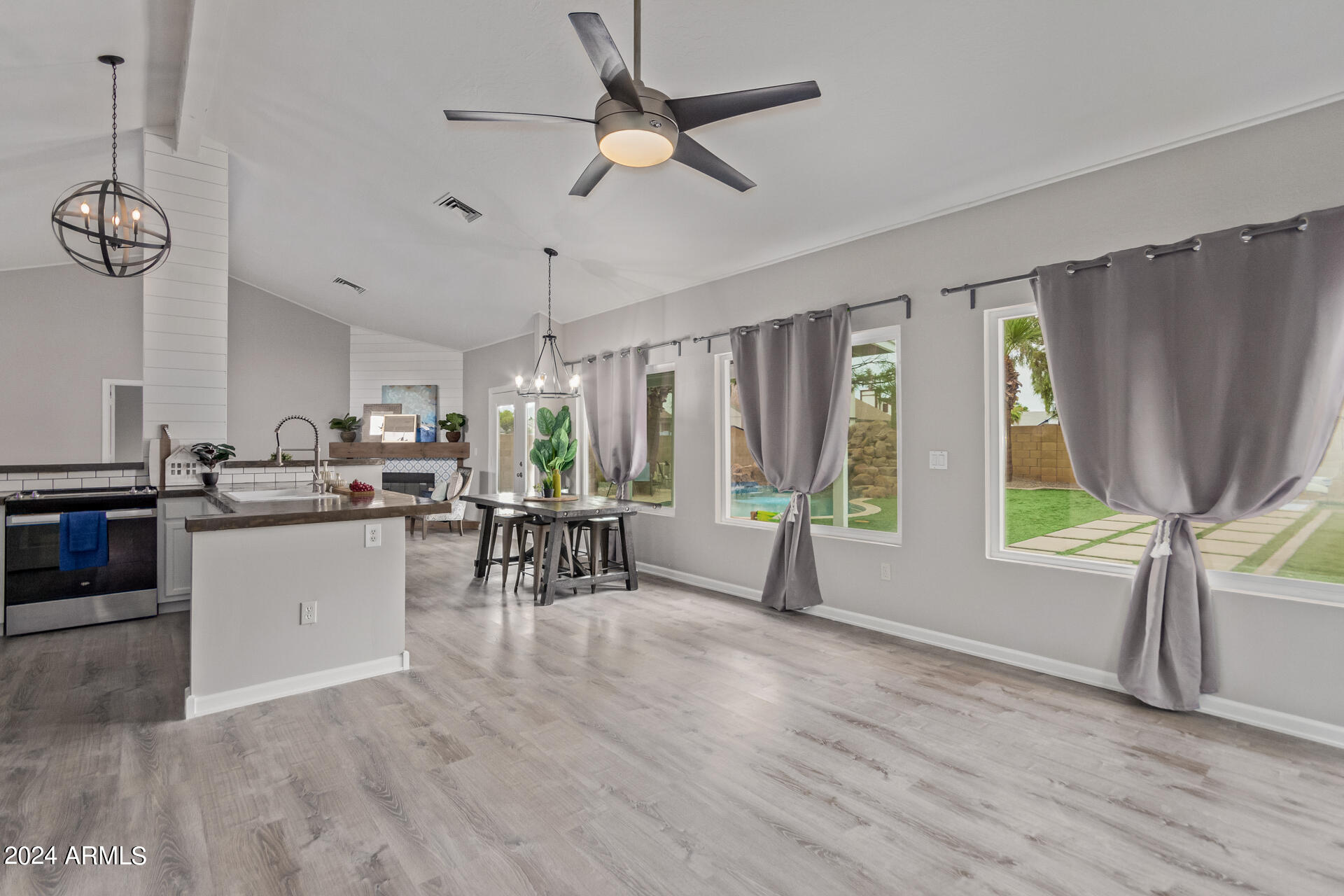 6150 W DEL RIO Street