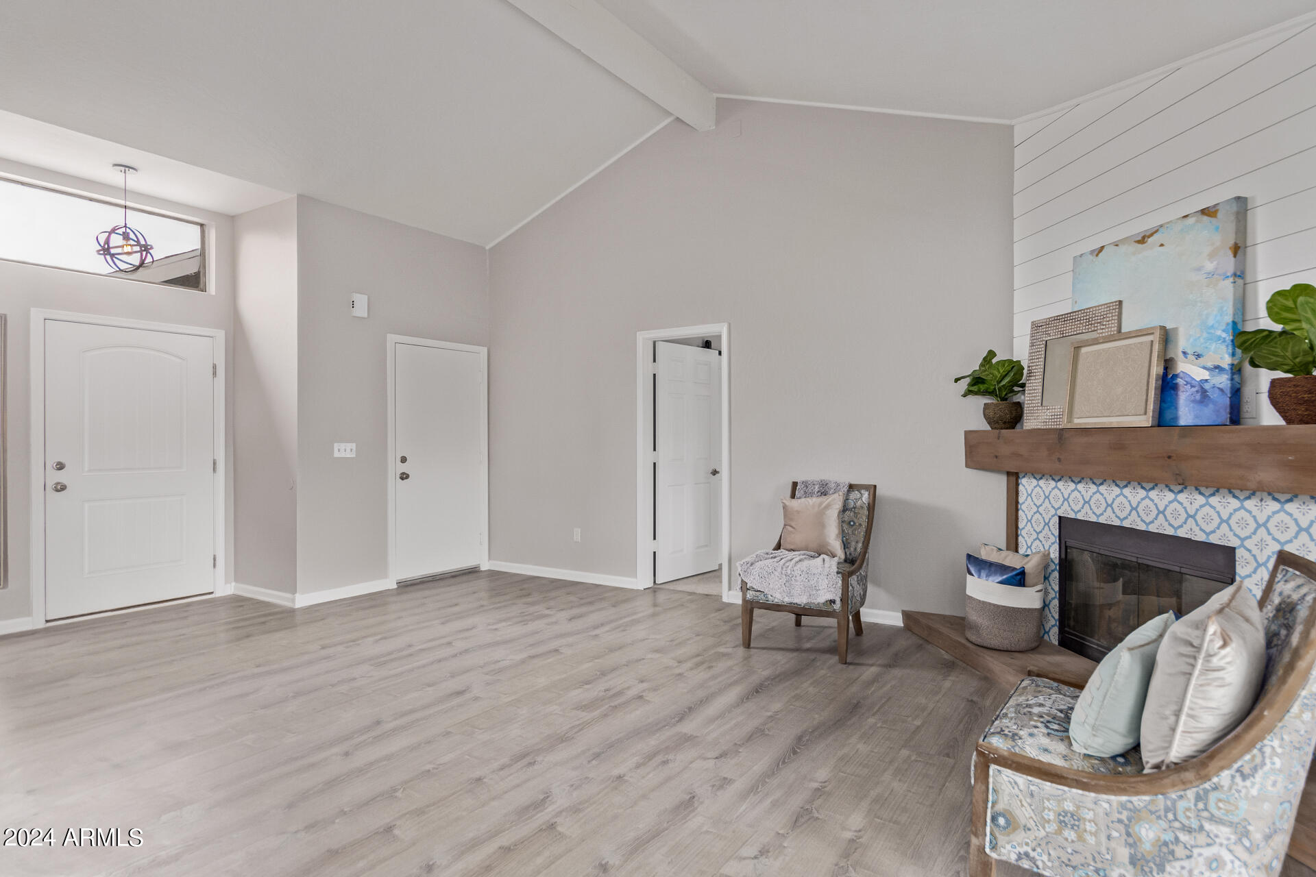 6150 W DEL RIO Street