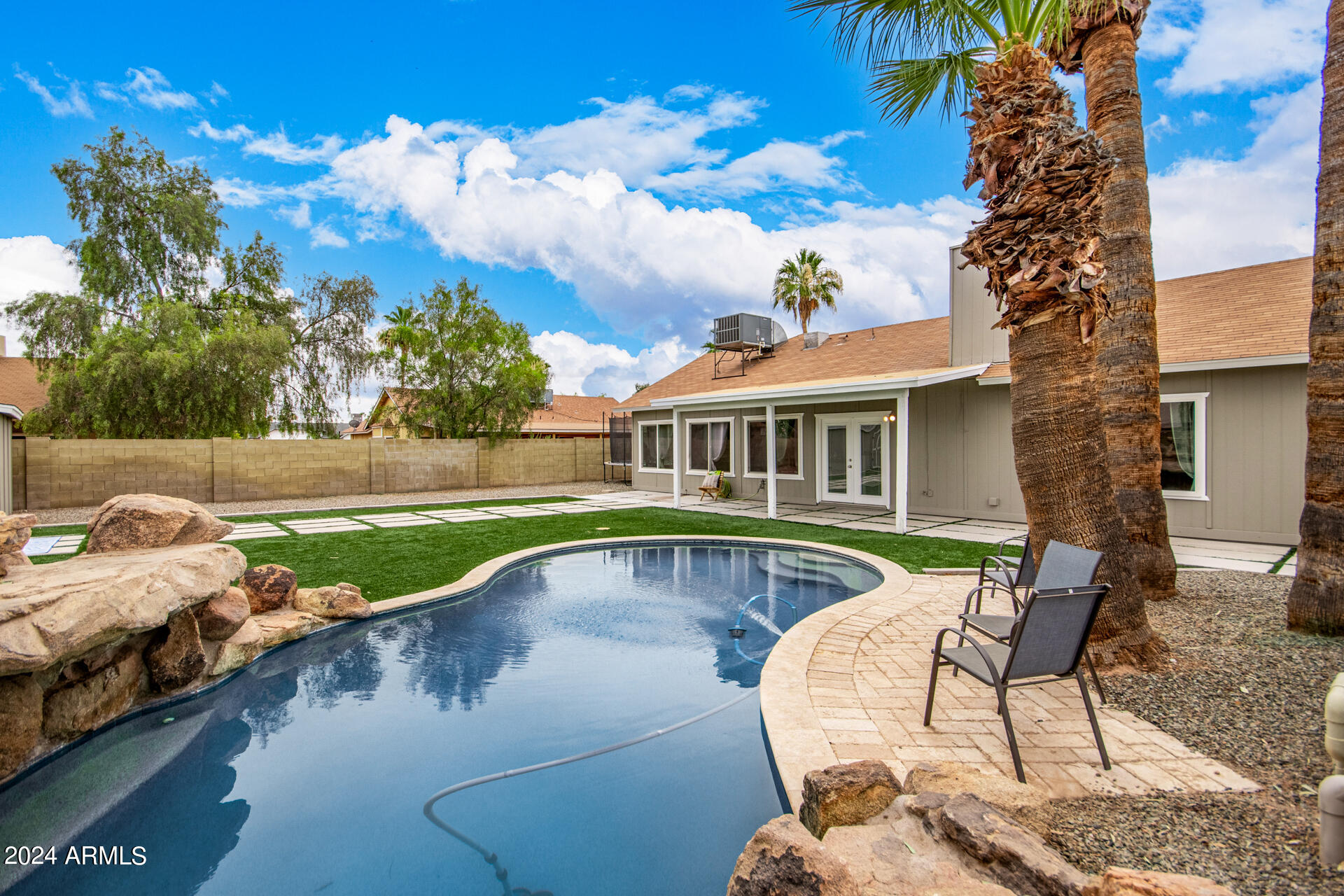 6150 W DEL RIO Street