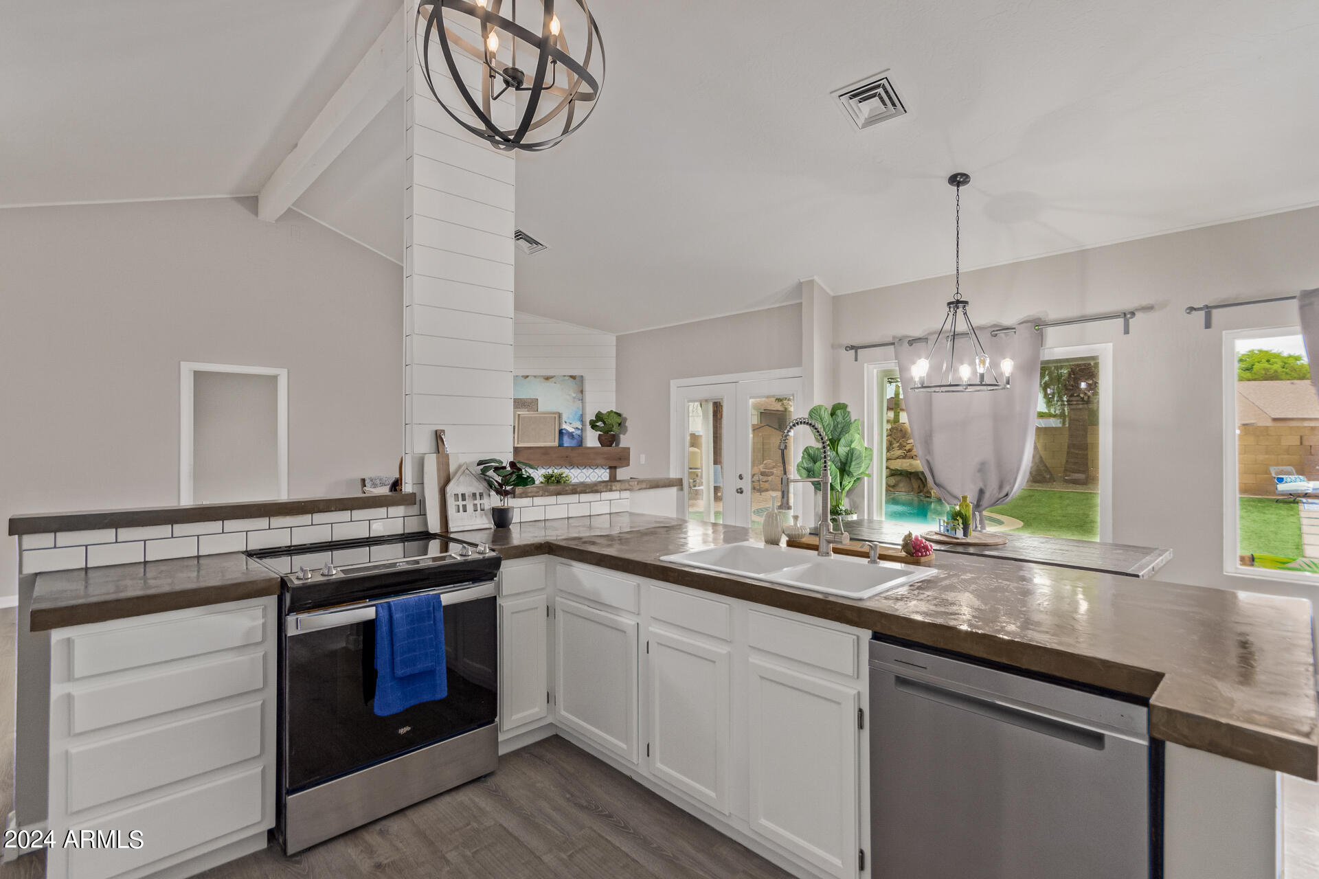 6150 W DEL RIO Street