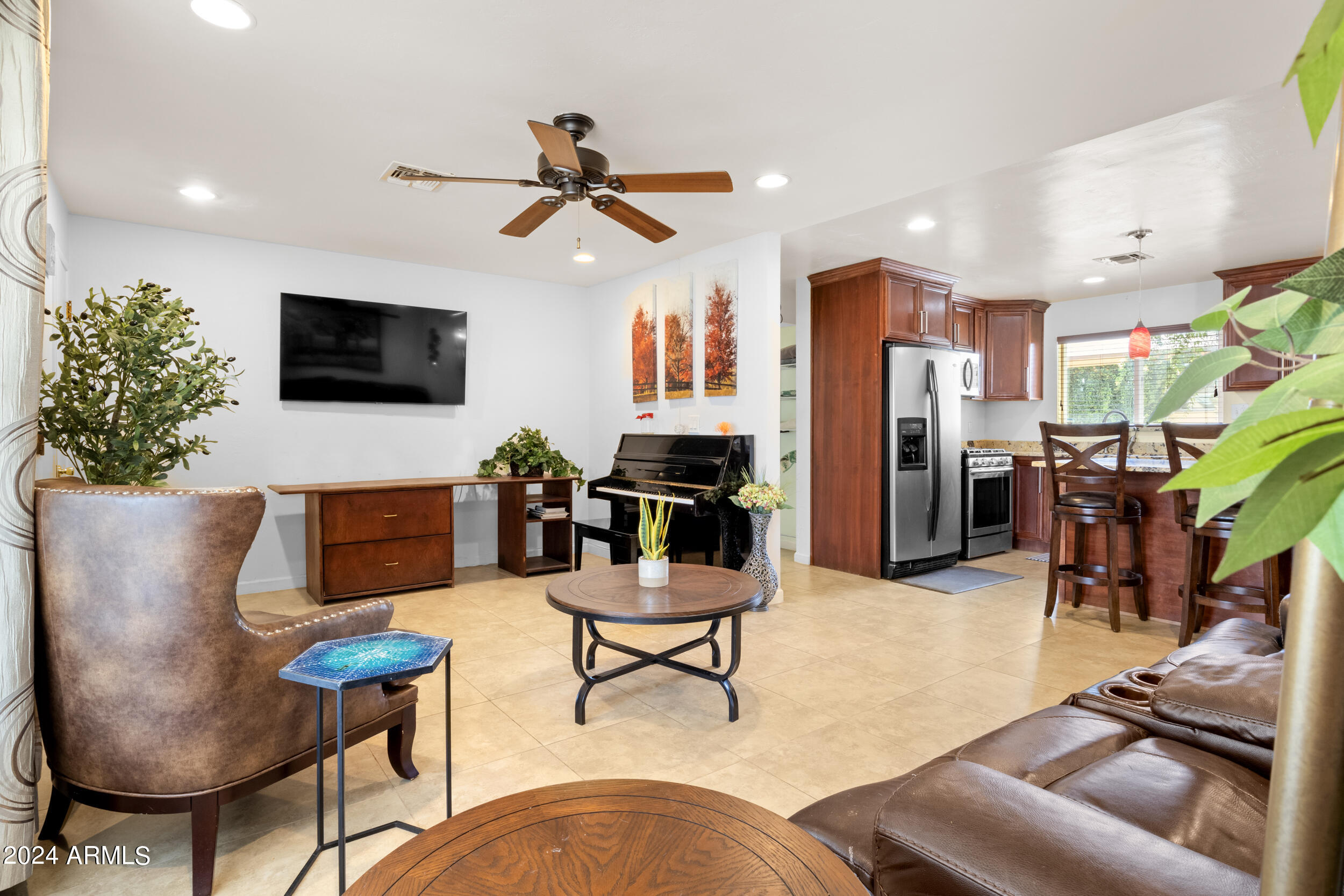 2412 N 36TH Place