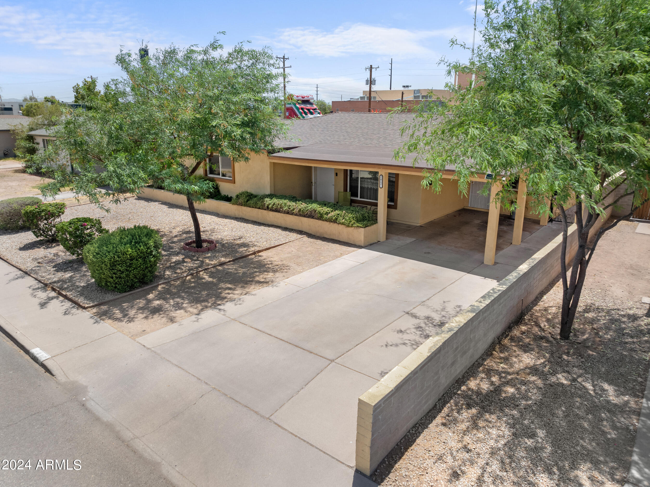 2412 N 36TH Place