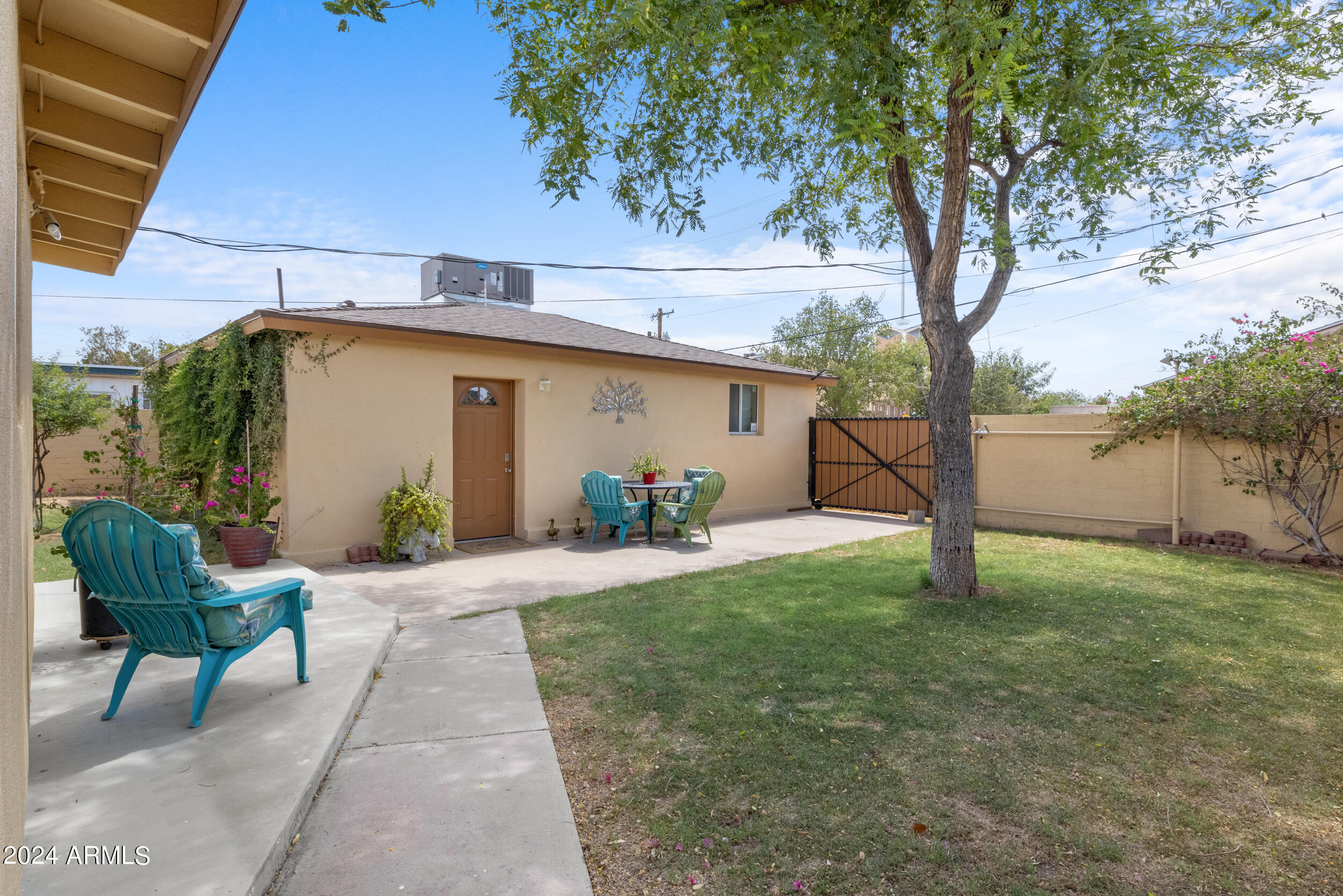 2412 N 36TH Place