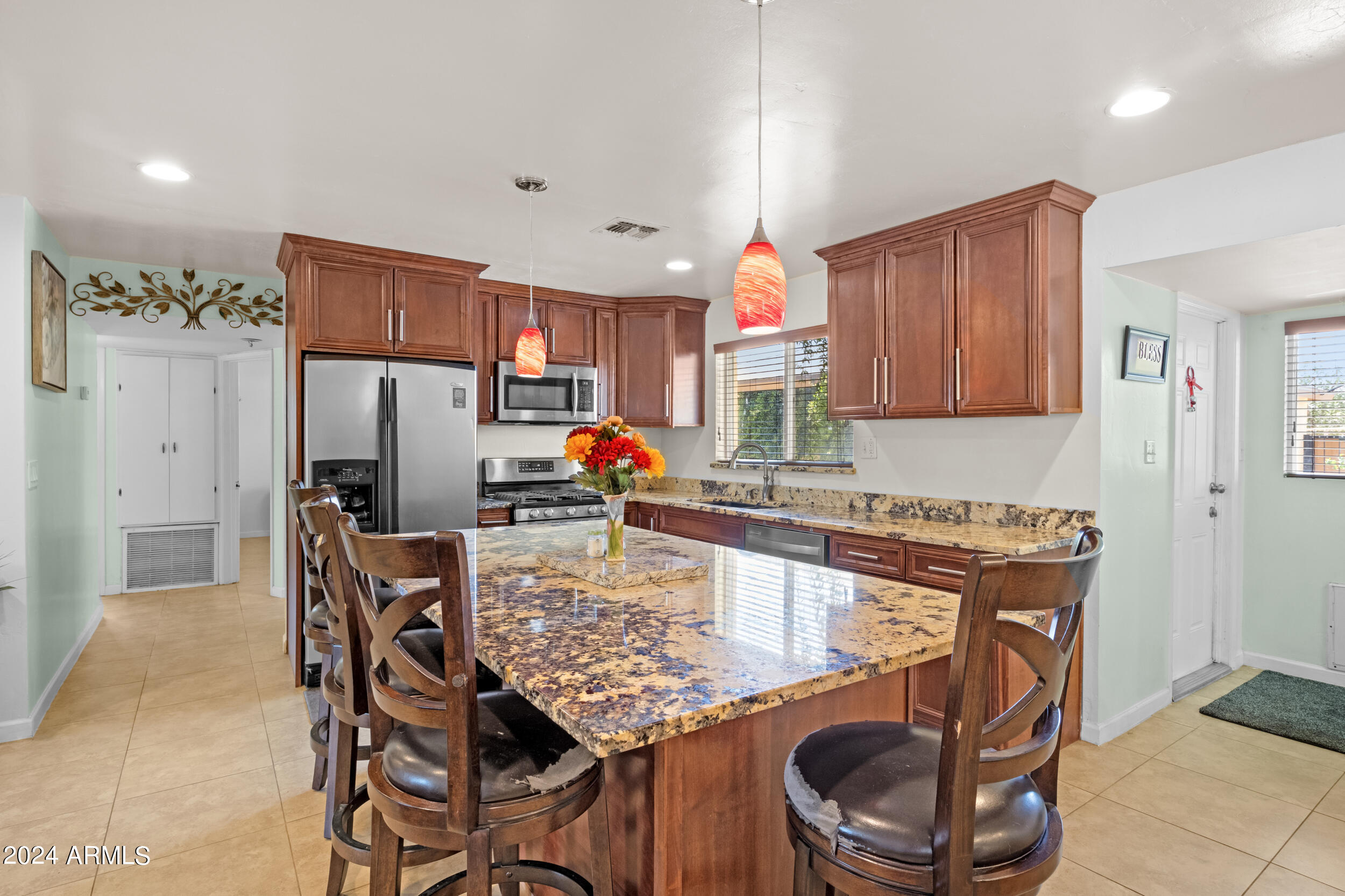 2412 N 36TH Place