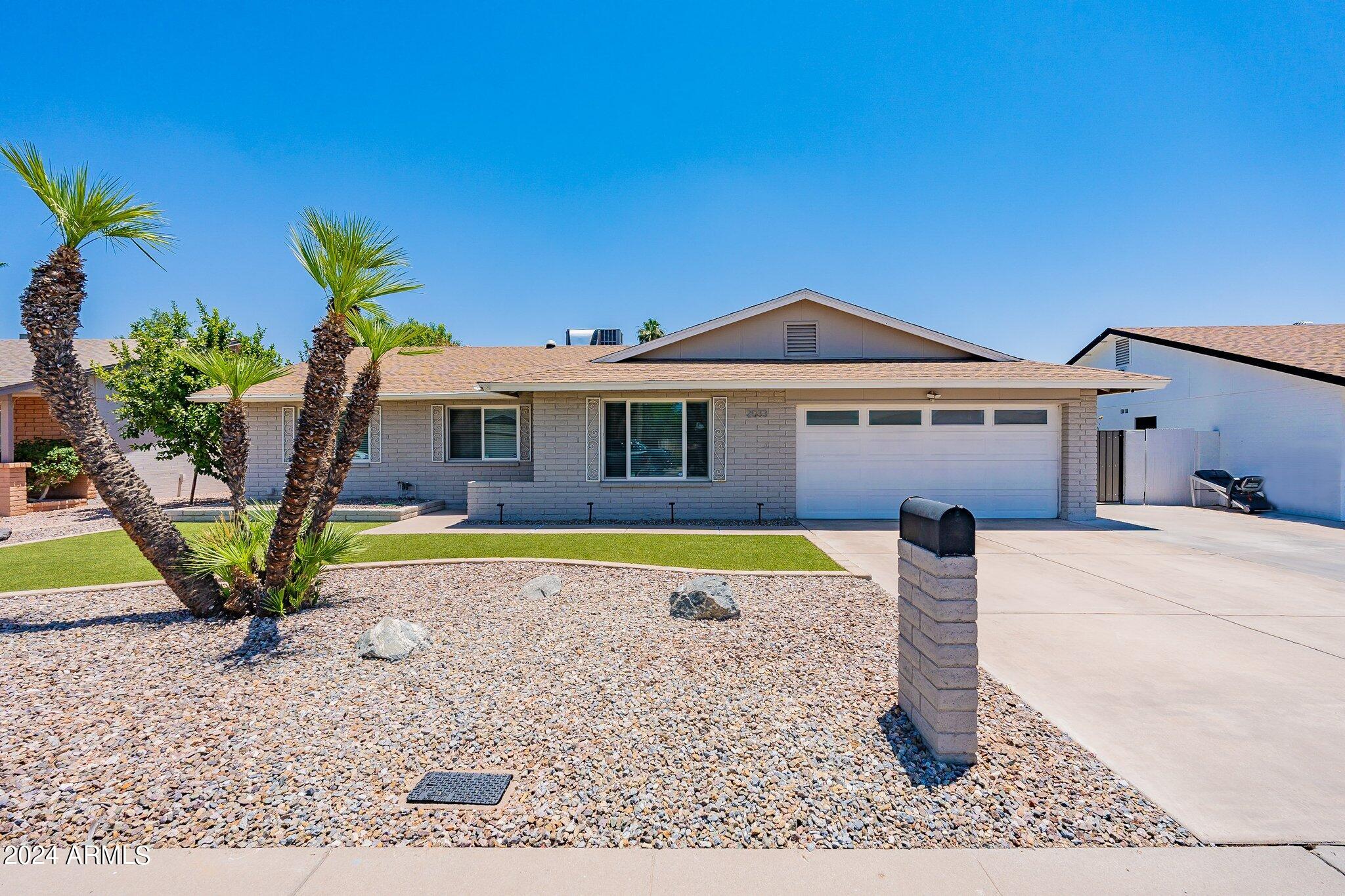 2033 E HARVARD Drive